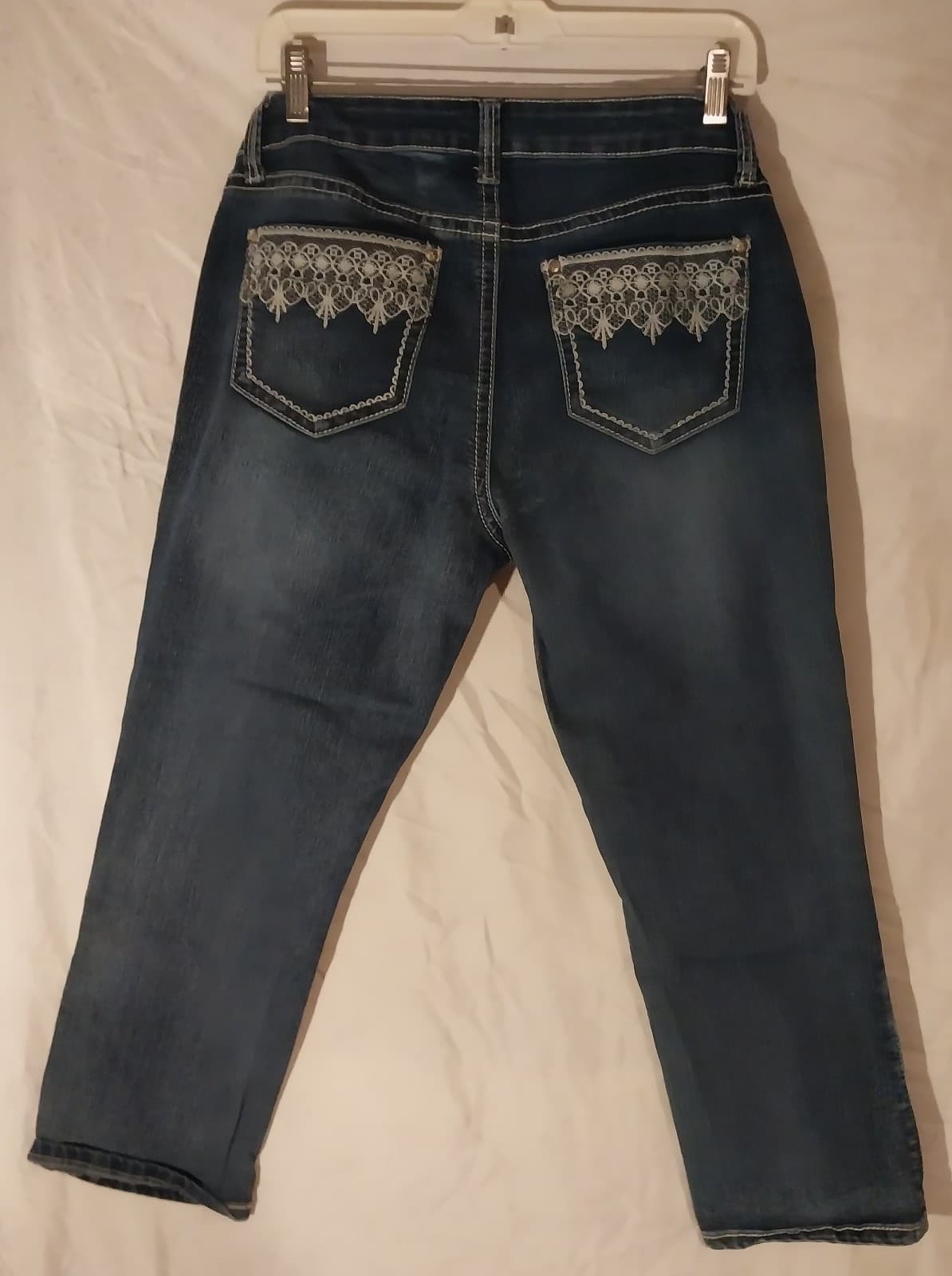 ND Weekend Capri Jeans Blue Denim Women's Embroidered Back Stretch. Size 10 - Thumbnail 4