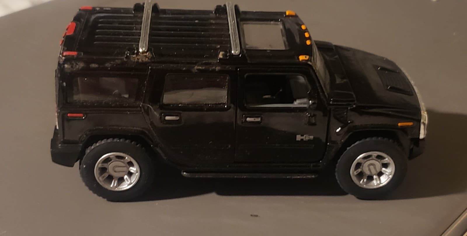 Maisto 1:27 Scale Diecast Toy Hummer H2 SUV - Black - Thumbnail 2