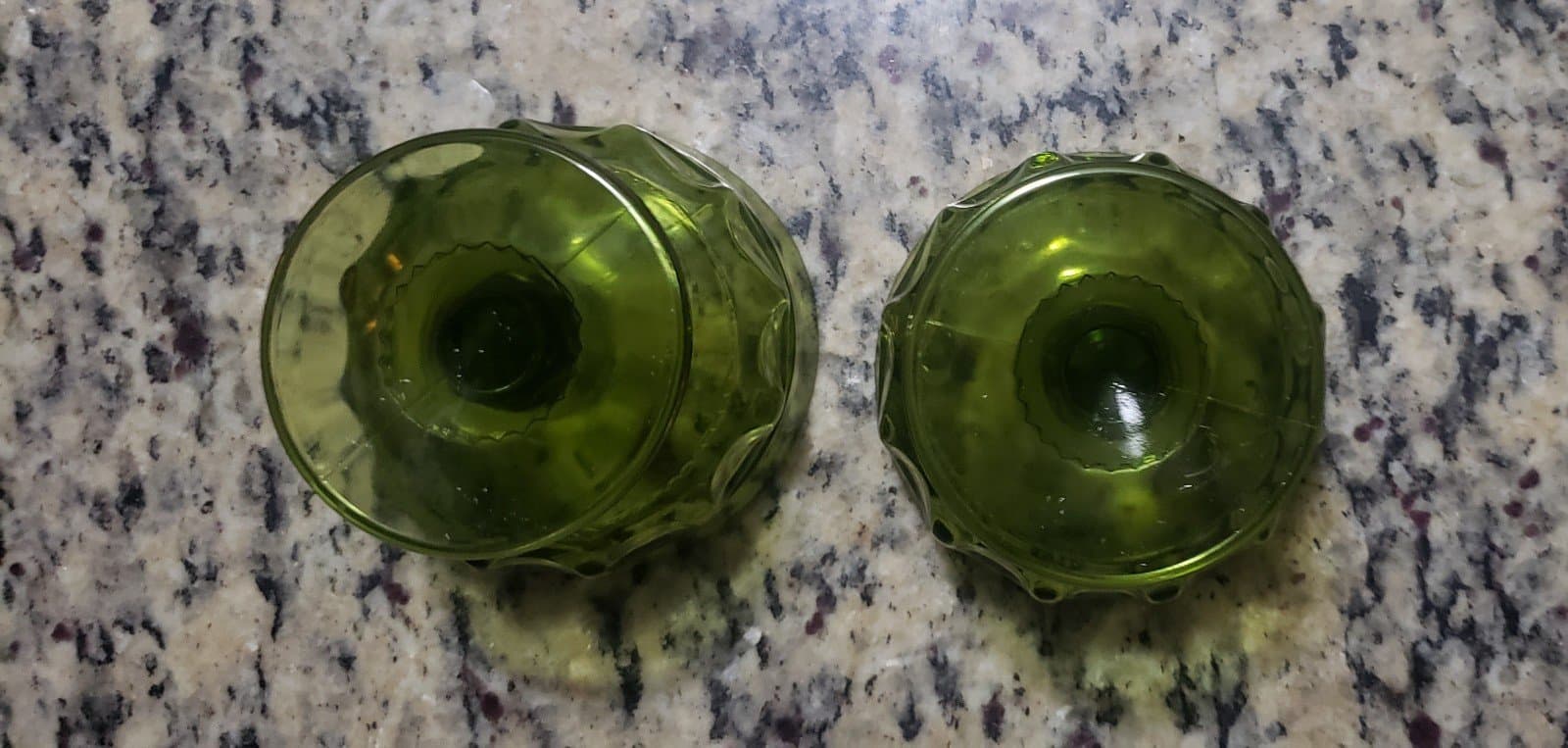 2 Indiana Glass Avocado Green Thumbprint Champagne glasses.Vintage from 1960's - Thumbnail 4