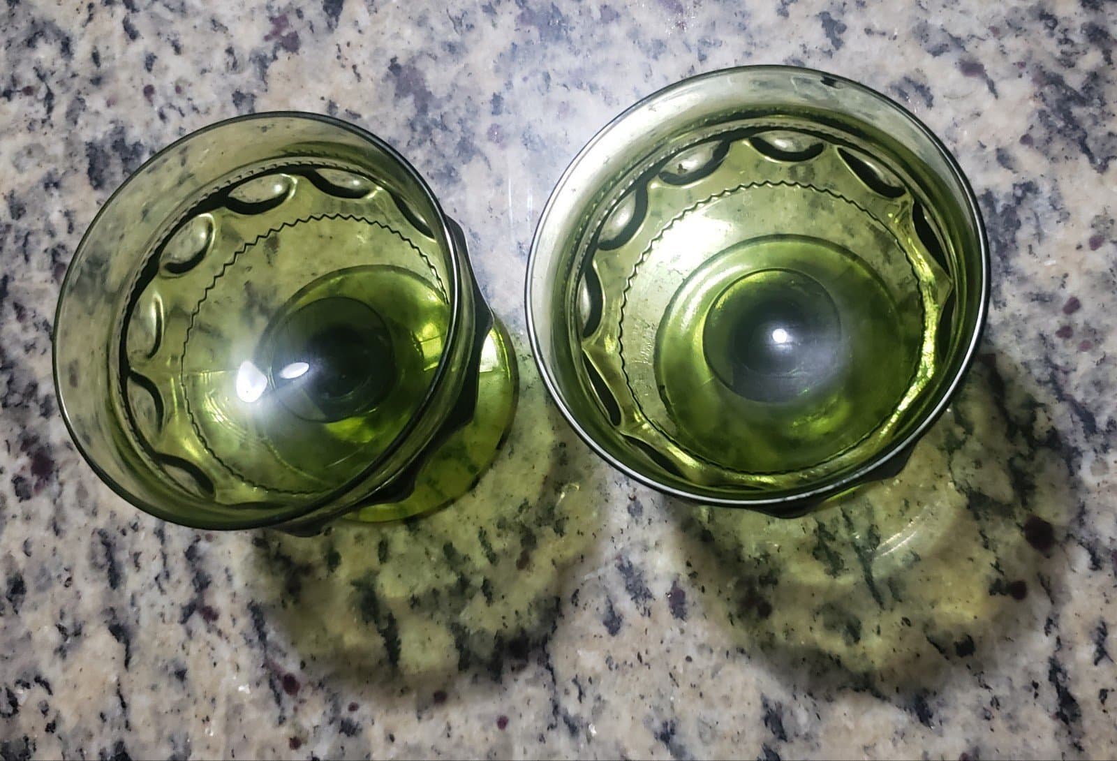 2 Indiana Glass Avocado Green Thumbprint Champagne glasses.Vintage from 1960's - Thumbnail 3