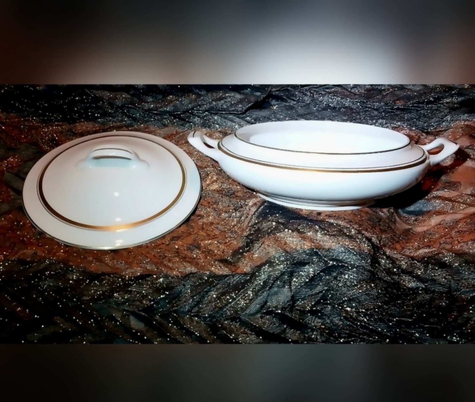 Royal Chatham Fine China. Elegant white & gold ceramic dish with lid - Thumbnail 2