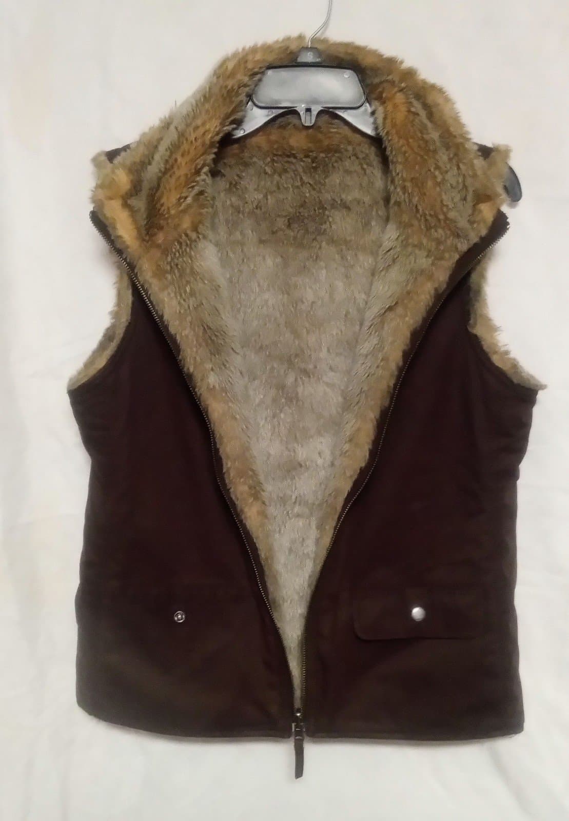 Gap Women's Reversible Brown Faux Fur Vest Jacket. Never been worn. - Thumbnail 2