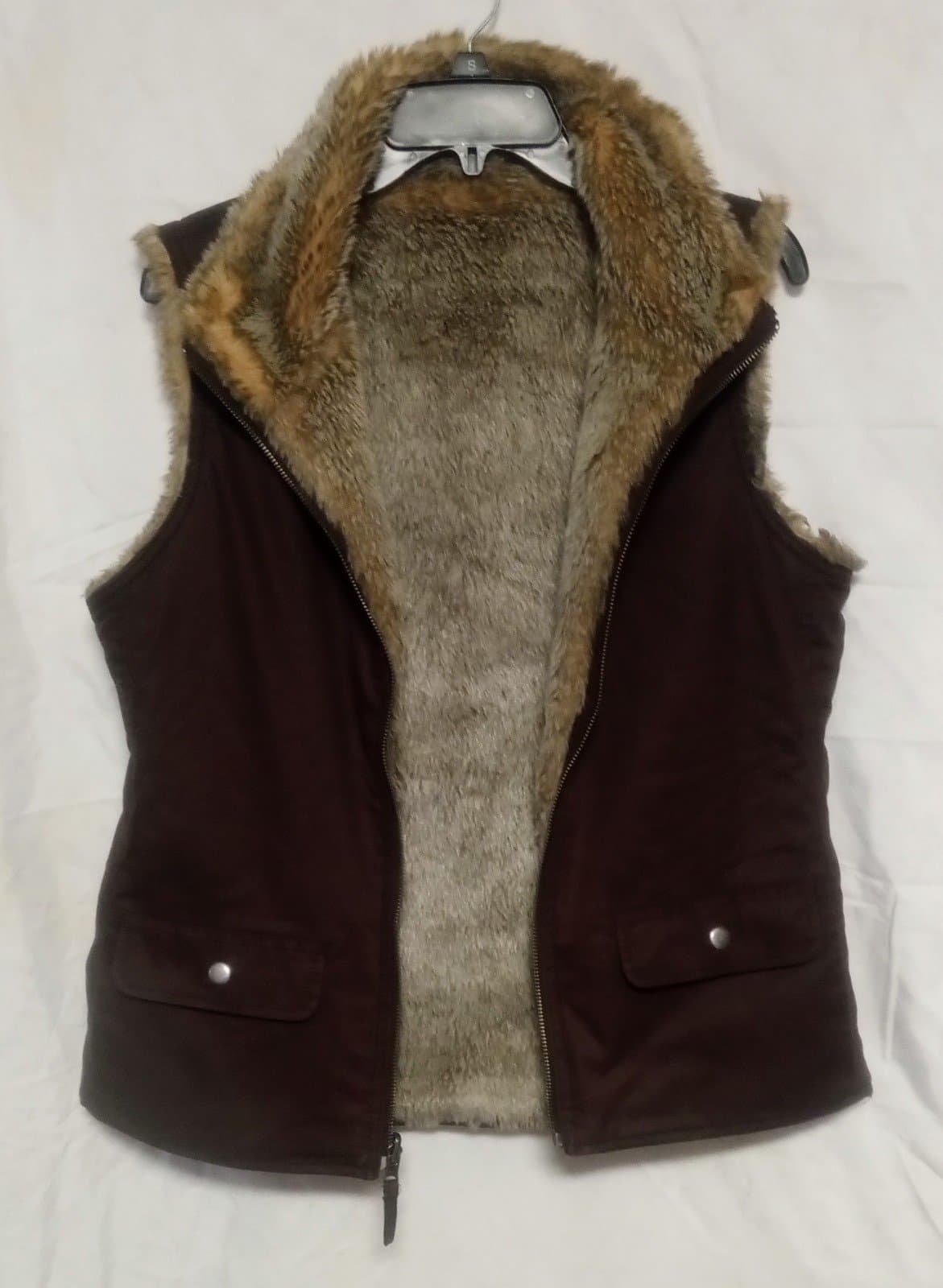 Gap Women's Reversible Brown Faux Fur Vest Jacket. Never been worn. - Thumbnail 3