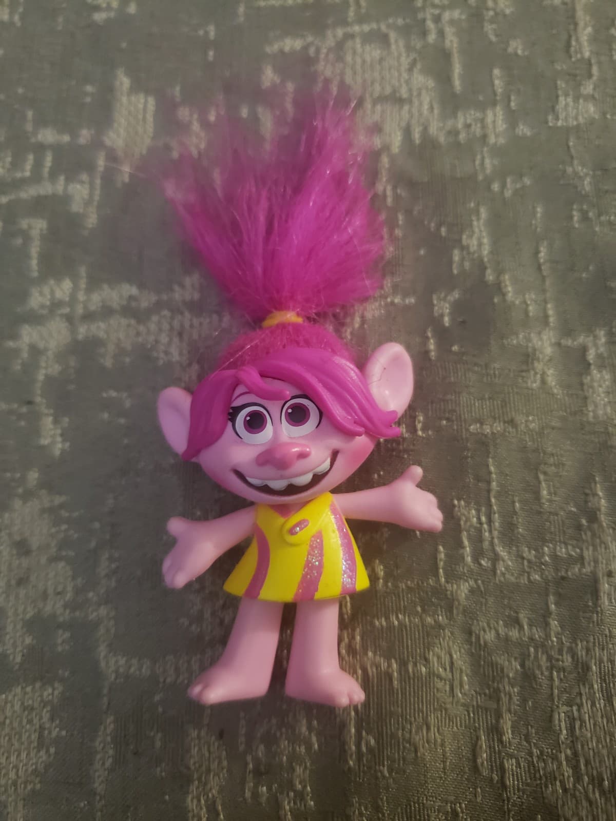 2019 DreamWorks Trolls Poppy In Yellow Pink Dress Figure Toy Replacement Piece - Image 1