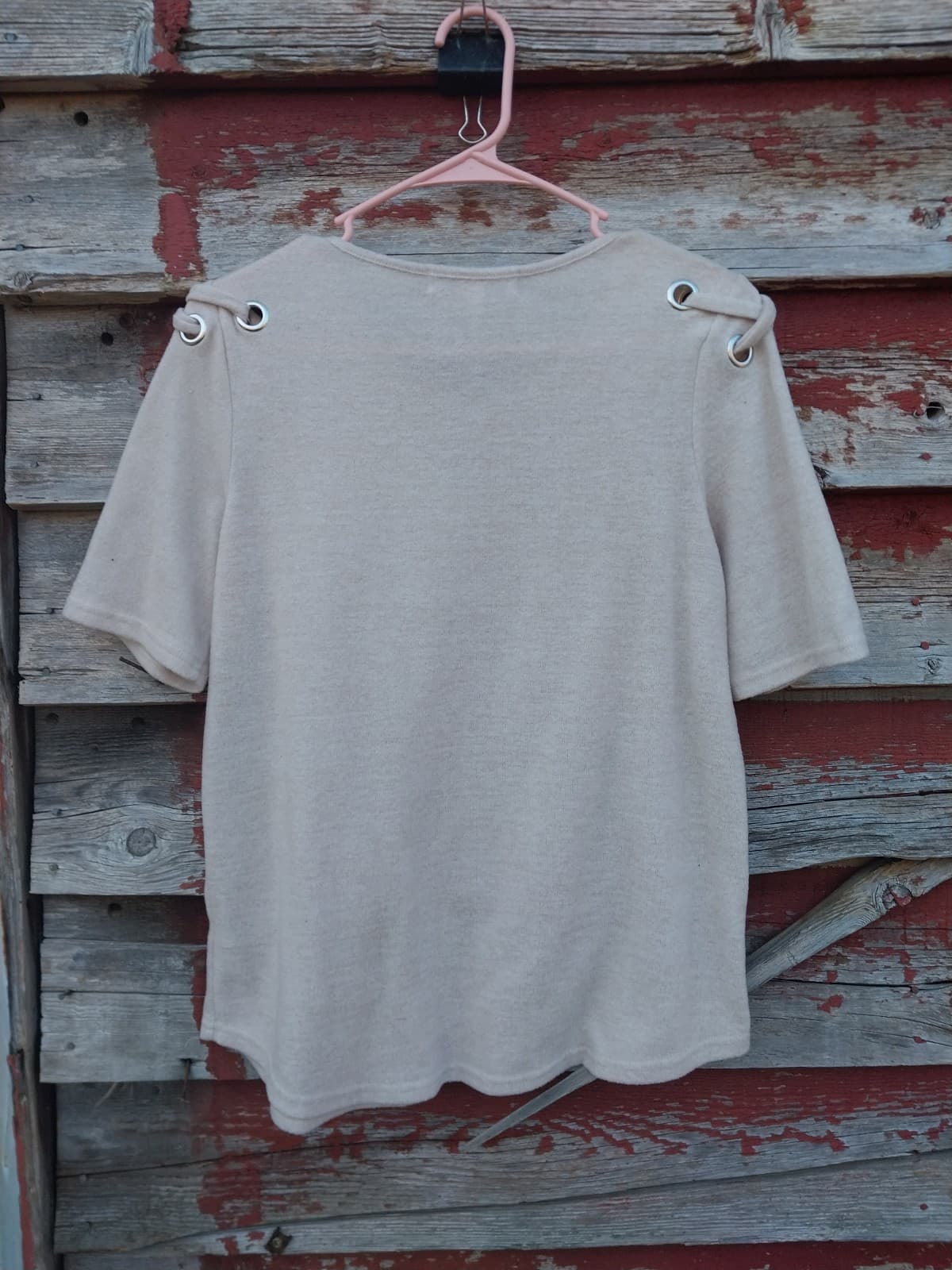 Inner Circle short sleeved top with criss cross design in each shoulder - Thumbnail 3