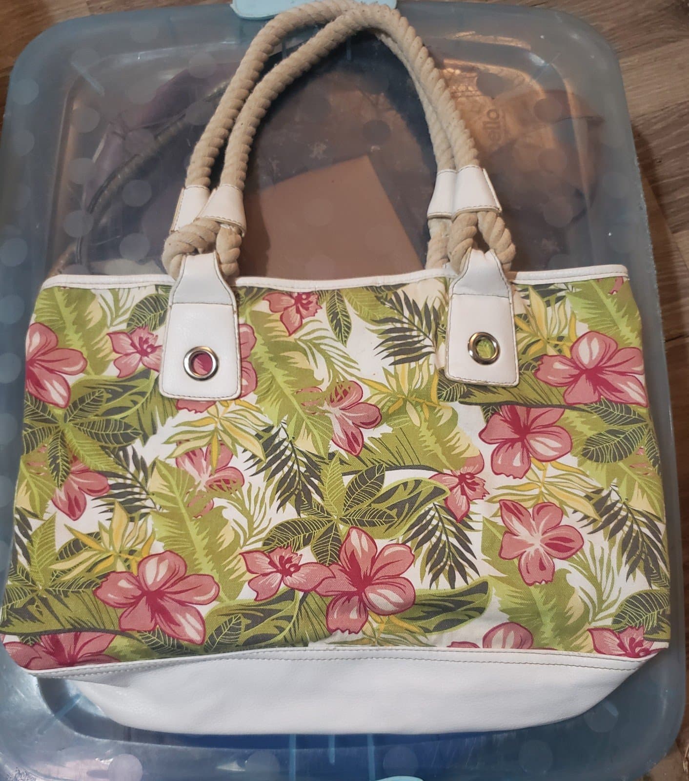 CROFT & BARROW PINK WHITE GREEN FLORAL HAWAIIAN PRINT PURSE - Image 1