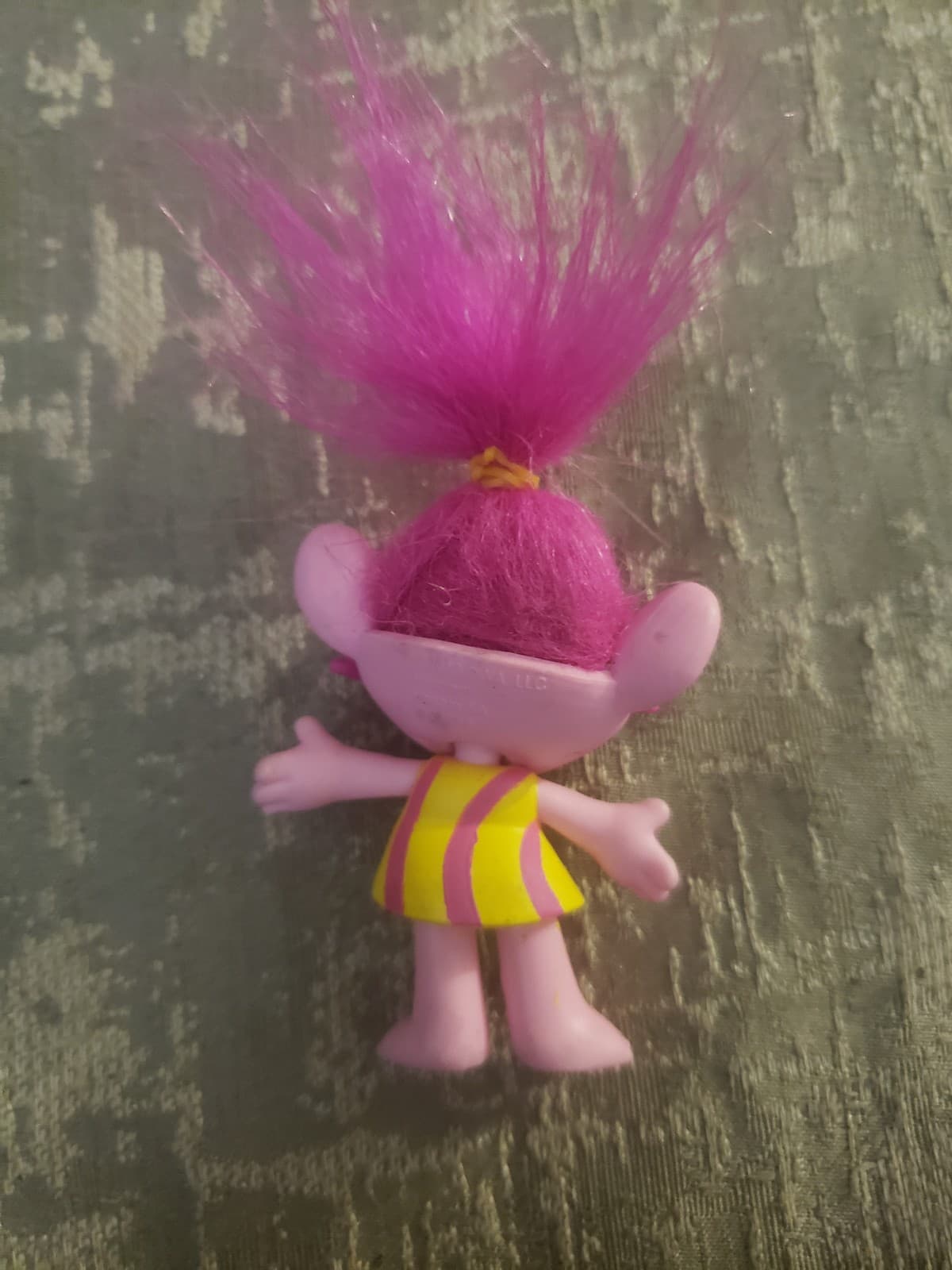 2019 DreamWorks Trolls Poppy In Yellow Pink Dress Figure Toy Replacement Piece - Thumbnail 2