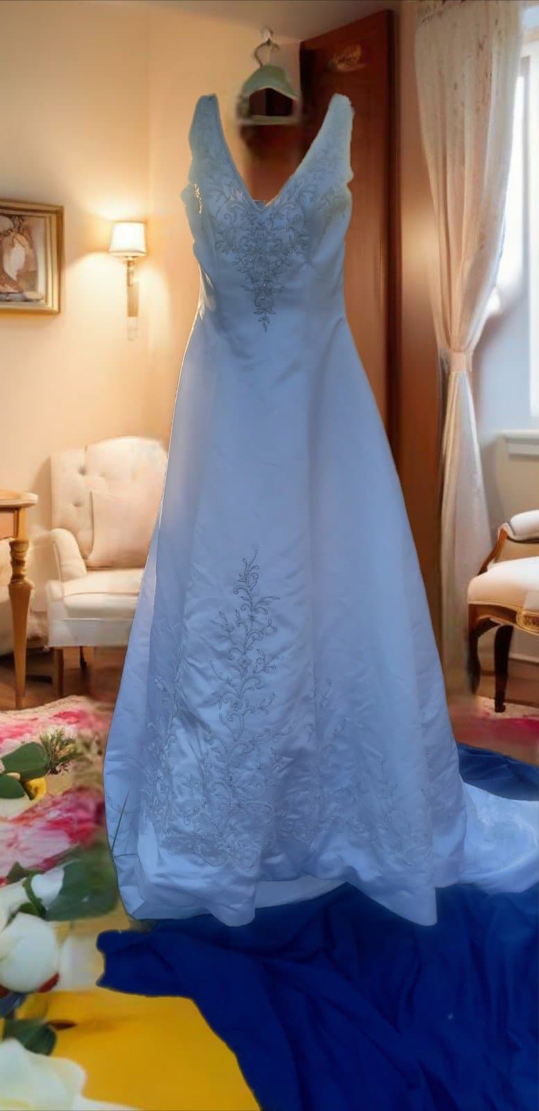 Raylia Wedding Dress. White Silver Color - Thumbnail 4