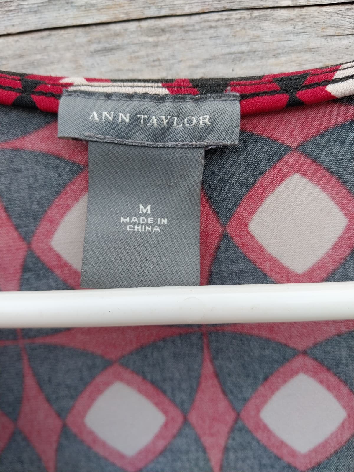 Womens Ann Taylor Multicolor Geo Pattern V-Neck Blouse Size Medium - Thumbnail 2