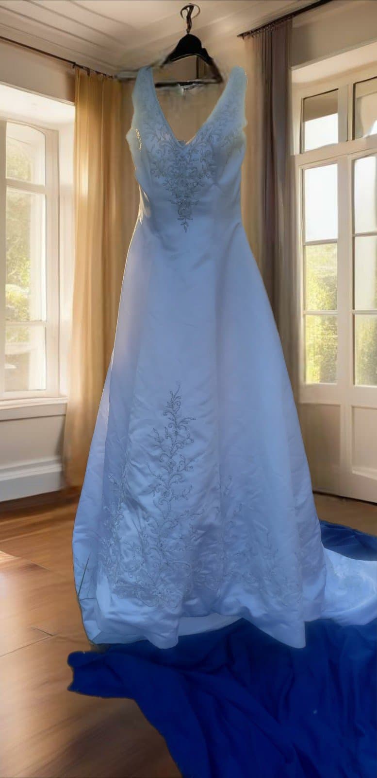 Raylia Wedding Dress. White Silver Color - Thumbnail 2