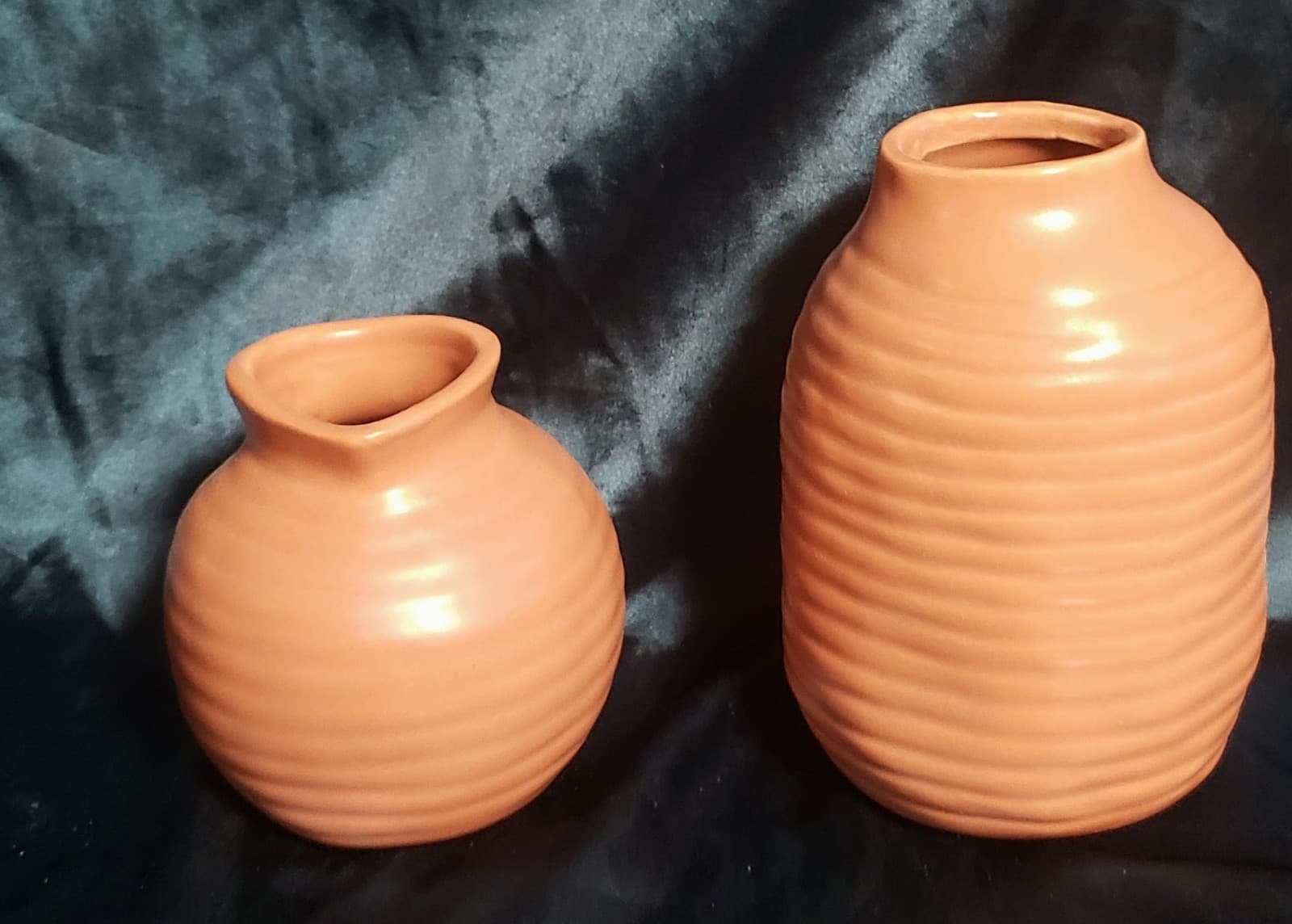 Set Of 2 Ribbed vases. Good vintage condition. - Image 1