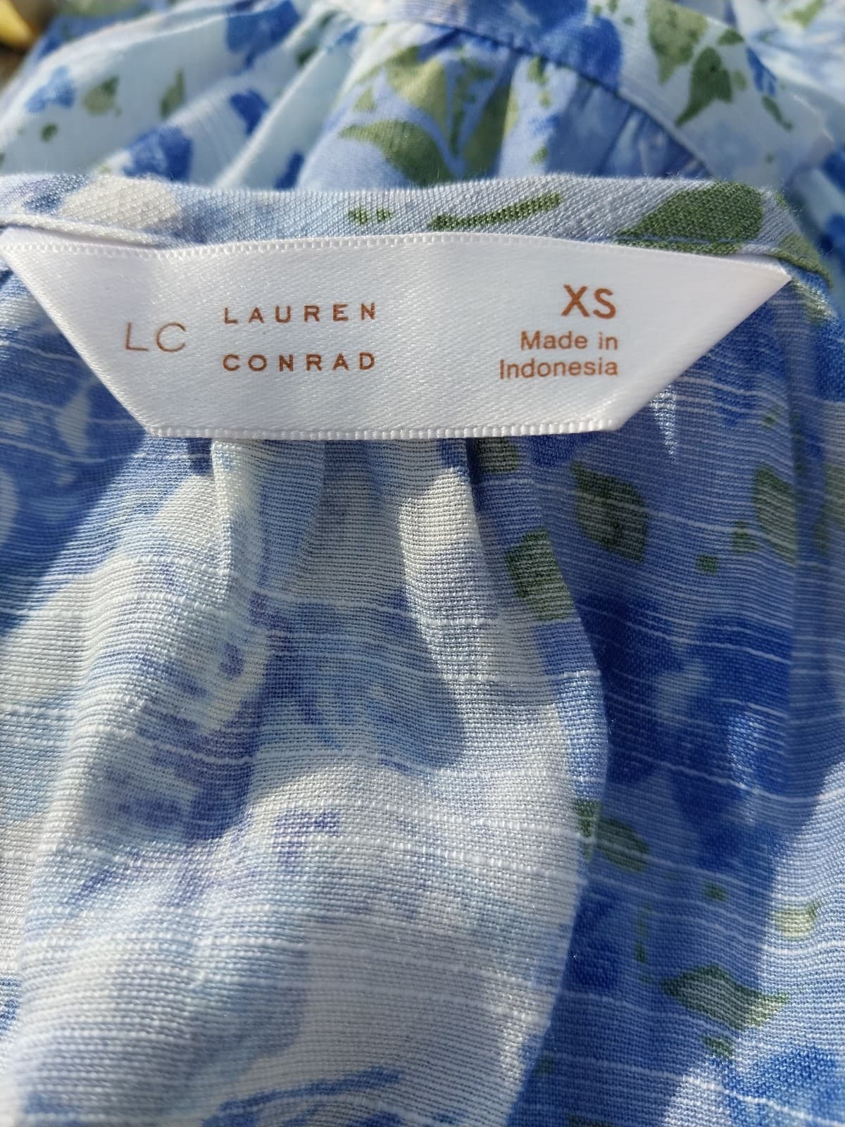 Lauren Conrad Light Blue & White Blouse With 3/4 Sleeves - Thumbnail 3