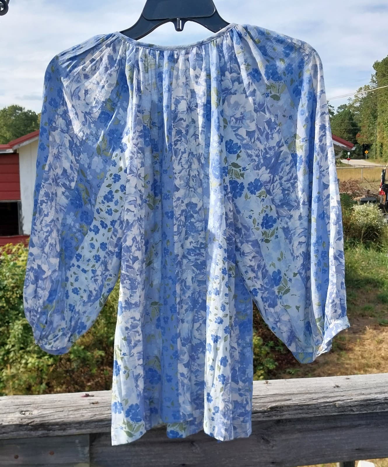 Lauren Conrad Light Blue & White Blouse With 3/4 Sleeves - Thumbnail 2