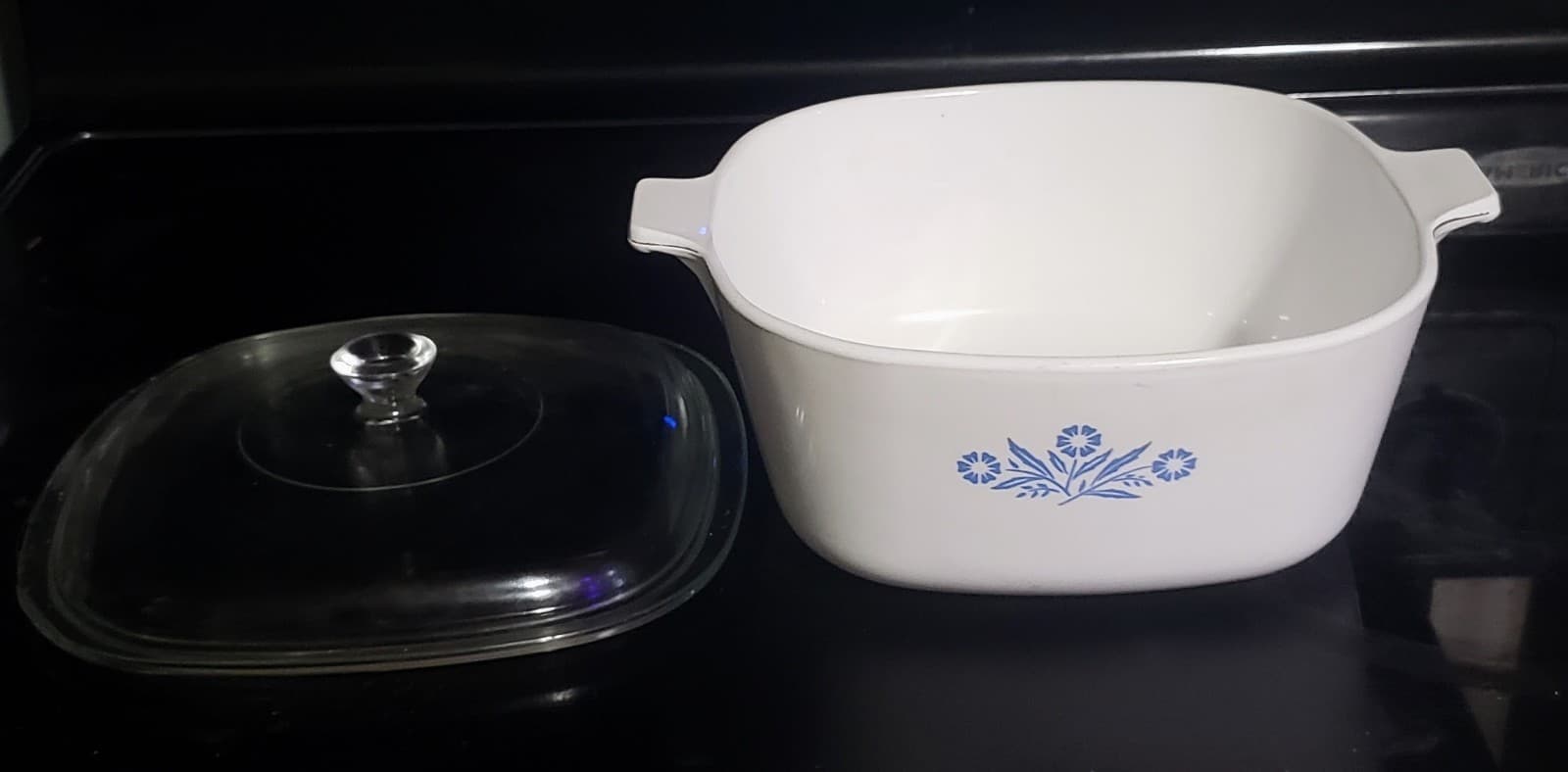 1960's Vintage Discontinued Collectible Corning Ware. A 2 1/2 Qt Blue Cornflower - Thumbnail 2