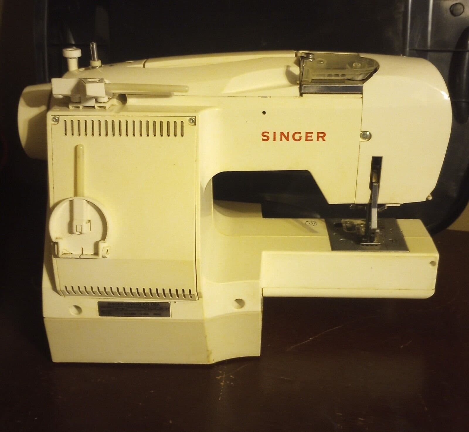 Sewing machine SINGER FUTURA CE-150 SEWING MACHINE **NO POWER CORD - Thumbnail 3