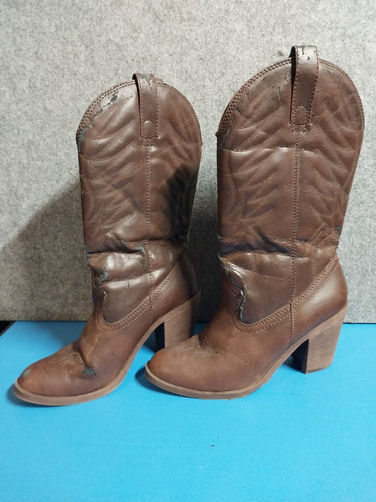Xhilaration Brown Leather boots. Boots show wear and tear as they are not new - Thumbnail 3