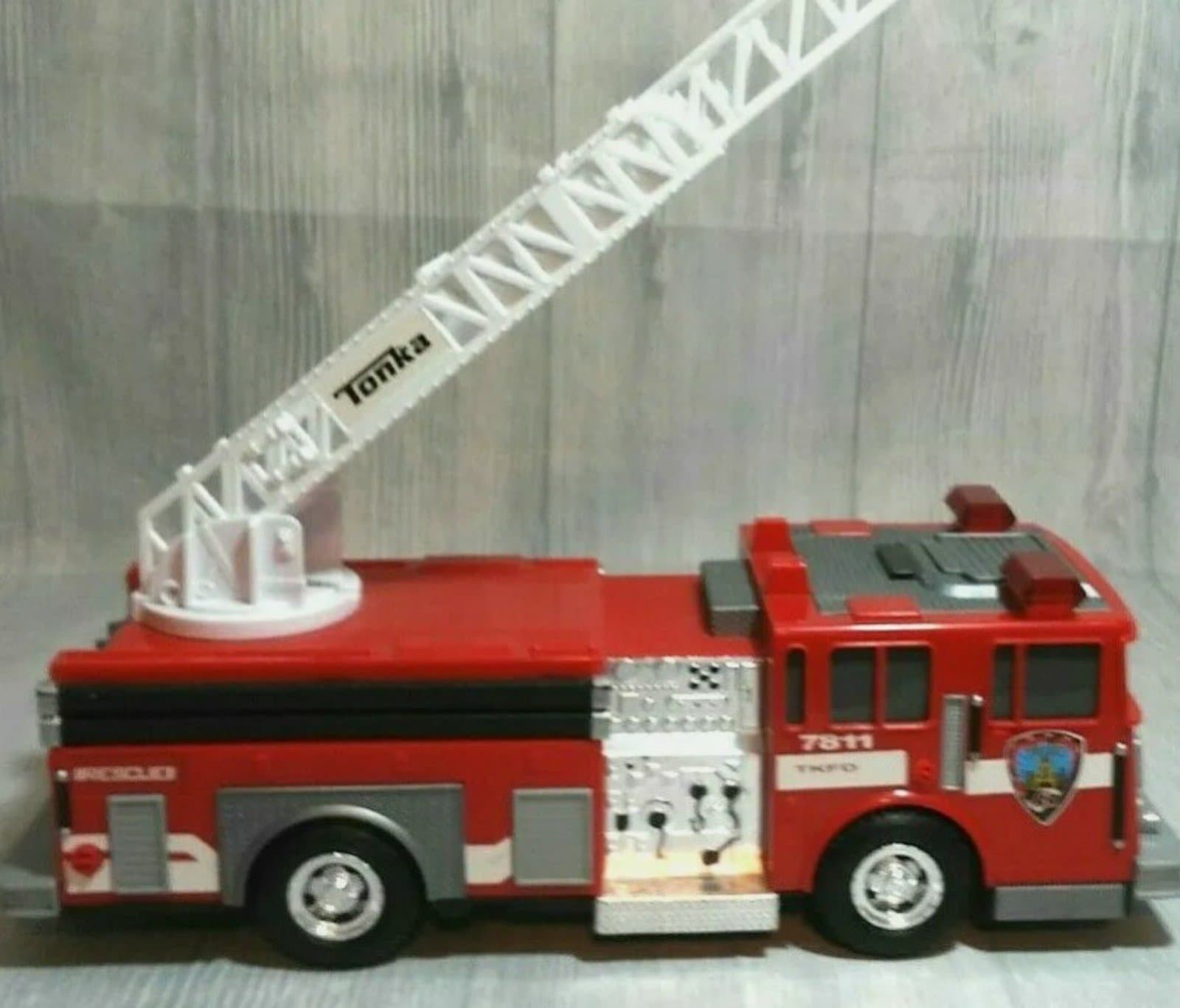 2010 Hasbro Tonka Fire Truck Rescue TKFD 7811 Fire Engine w/ Ladder - Thumbnail 2