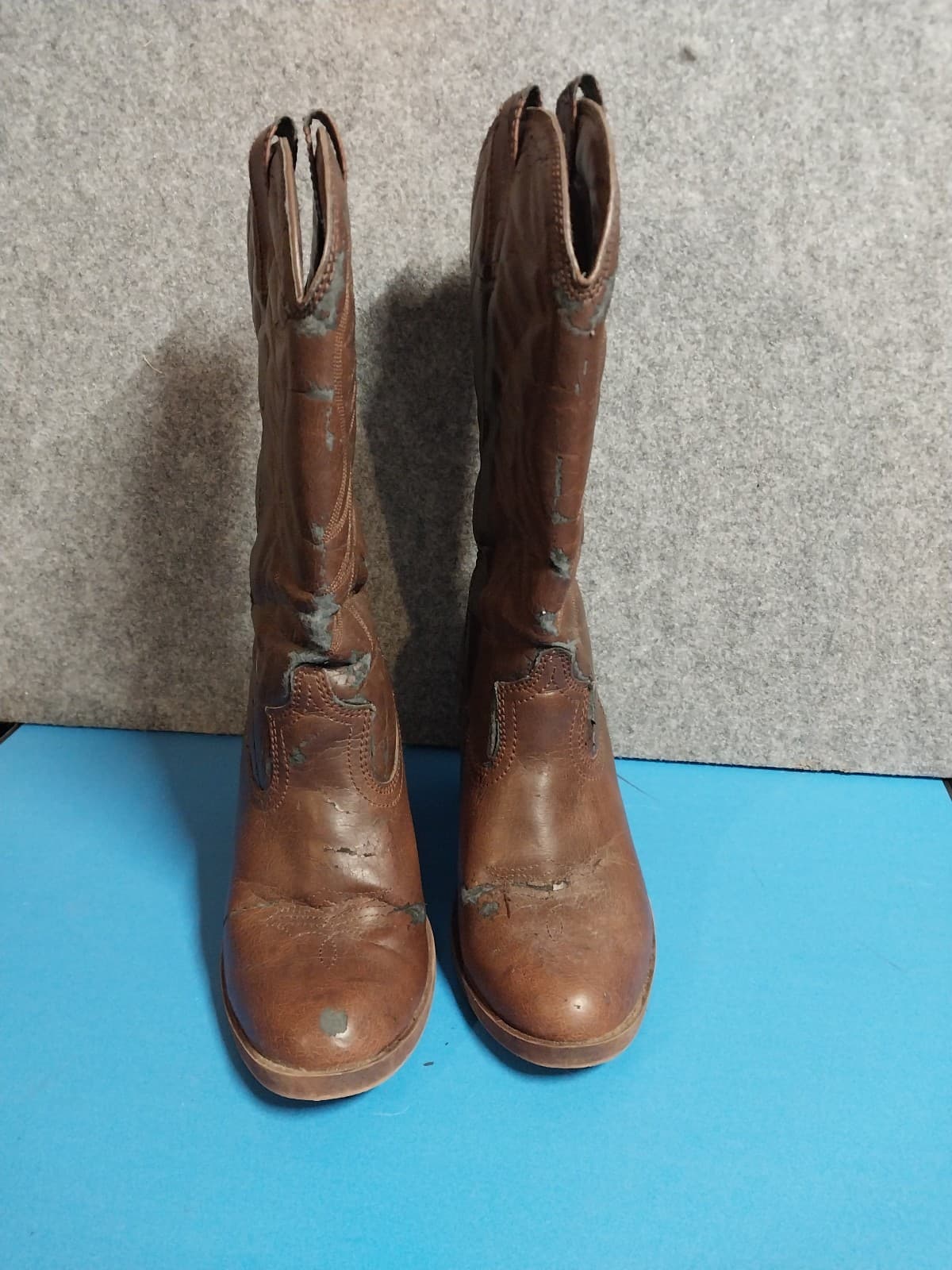 Xhilaration Brown Leather boots. Boots show wear and tear as they are not new - Thumbnail 2