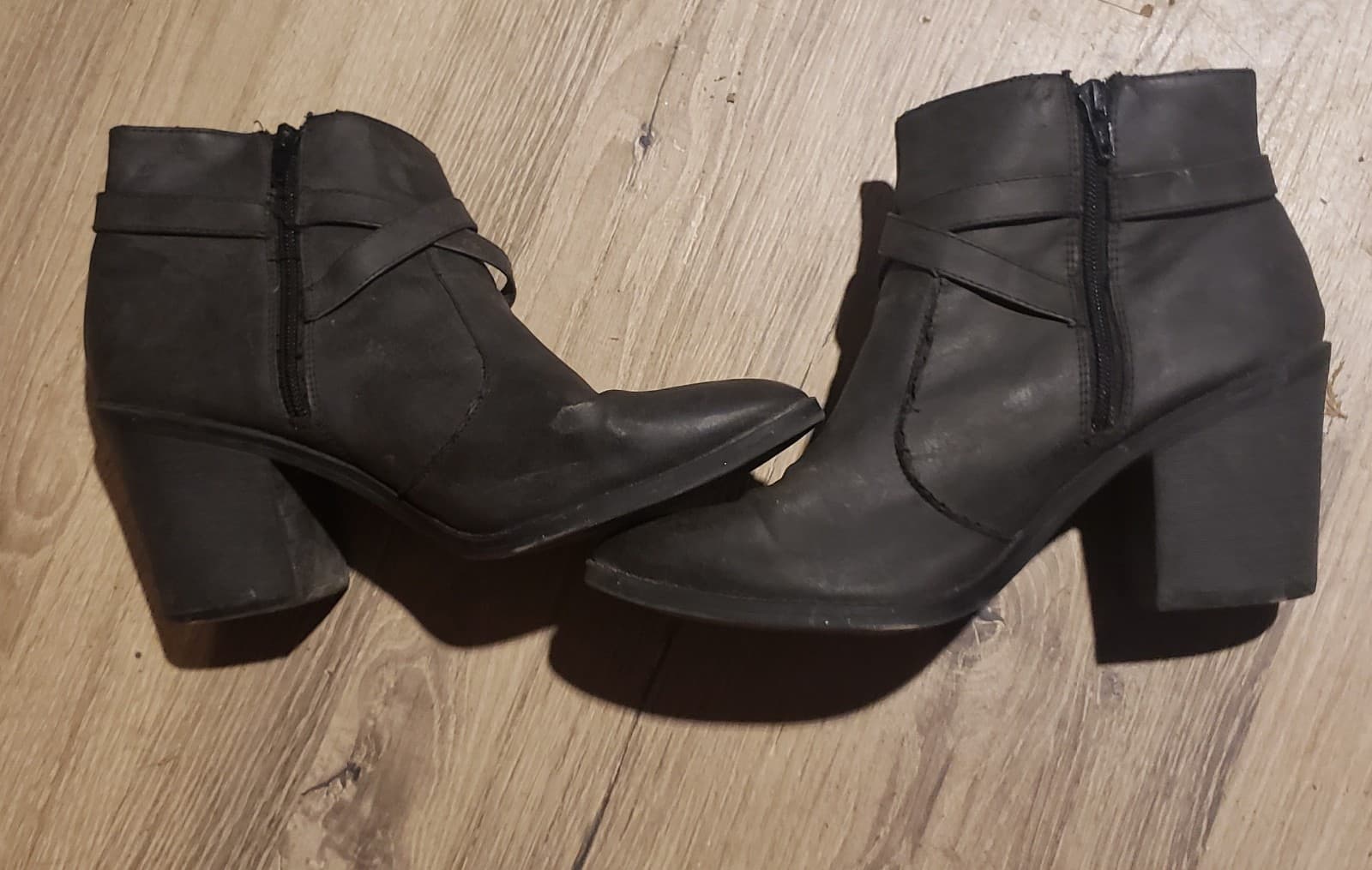 DARK GREY ANKLE BOOTS WITH BUCKLE DECOR AND ZIP CLOSURE WOMEN SIZE 10 - Thumbnail 2