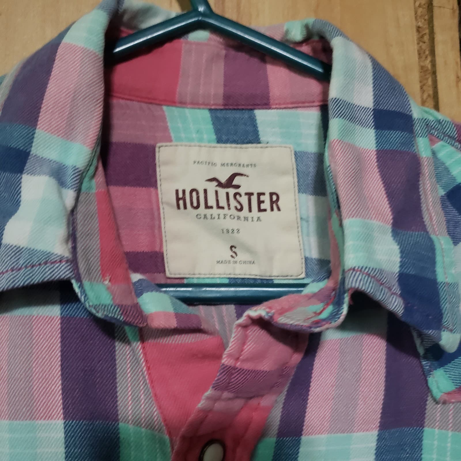 Hollister-co-lady-gaga-button-down-shirts - Thumbnail 2