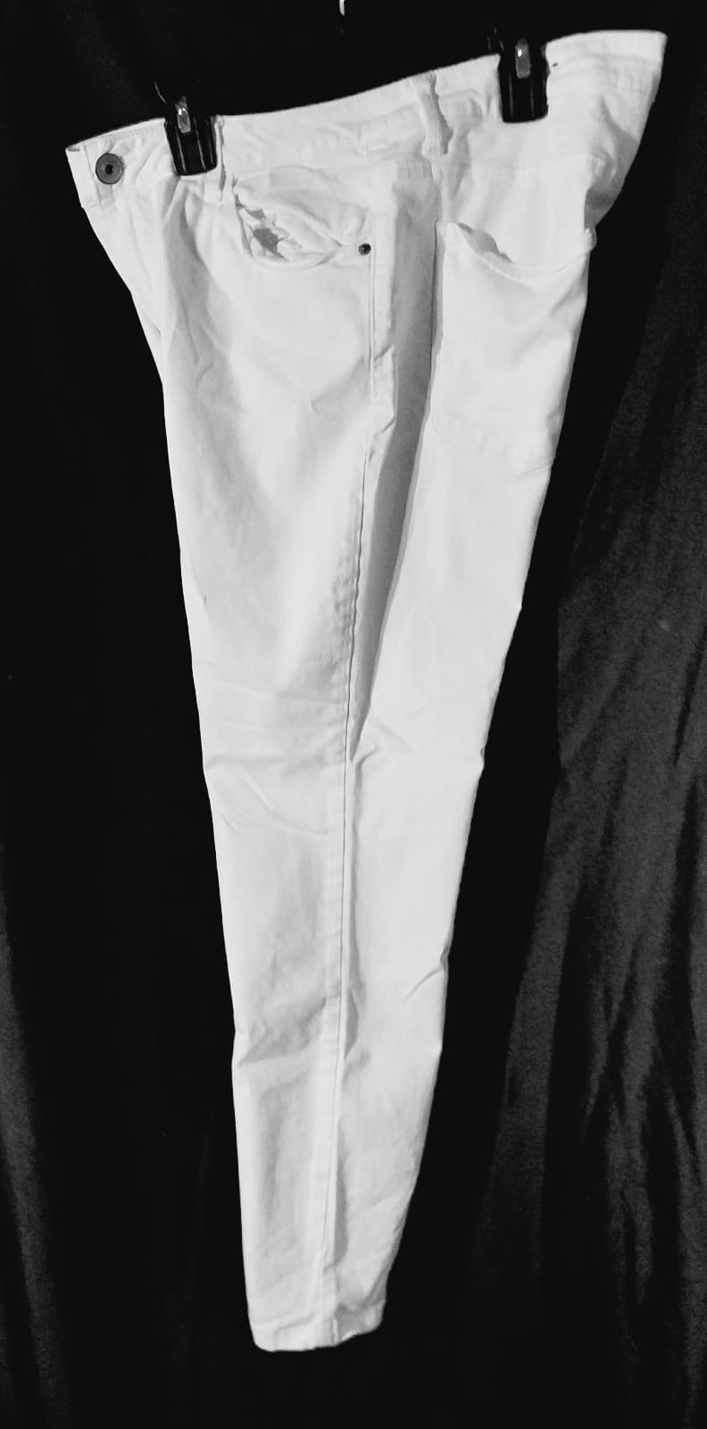 Rue21 white jeans. Size 14 - Thumbnail 3