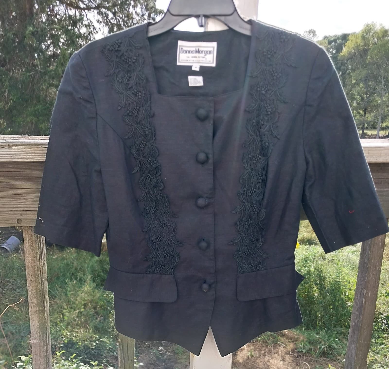 Donna Morgan Black Short Sleeve Top. Size 8 - Image 1
