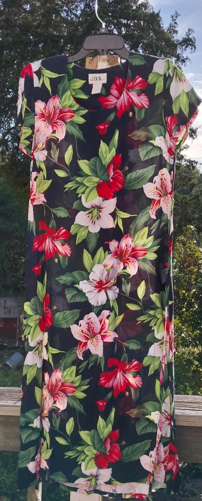 J.B.S. LTD Long Floral Design Short Sleeve Dress. Size Medium - Thumbnail 2