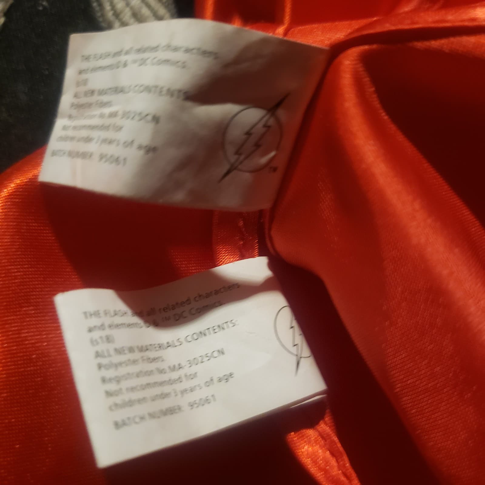 2 Six Flags Flash Capes - Size Youth Superhero - Thumbnail 3