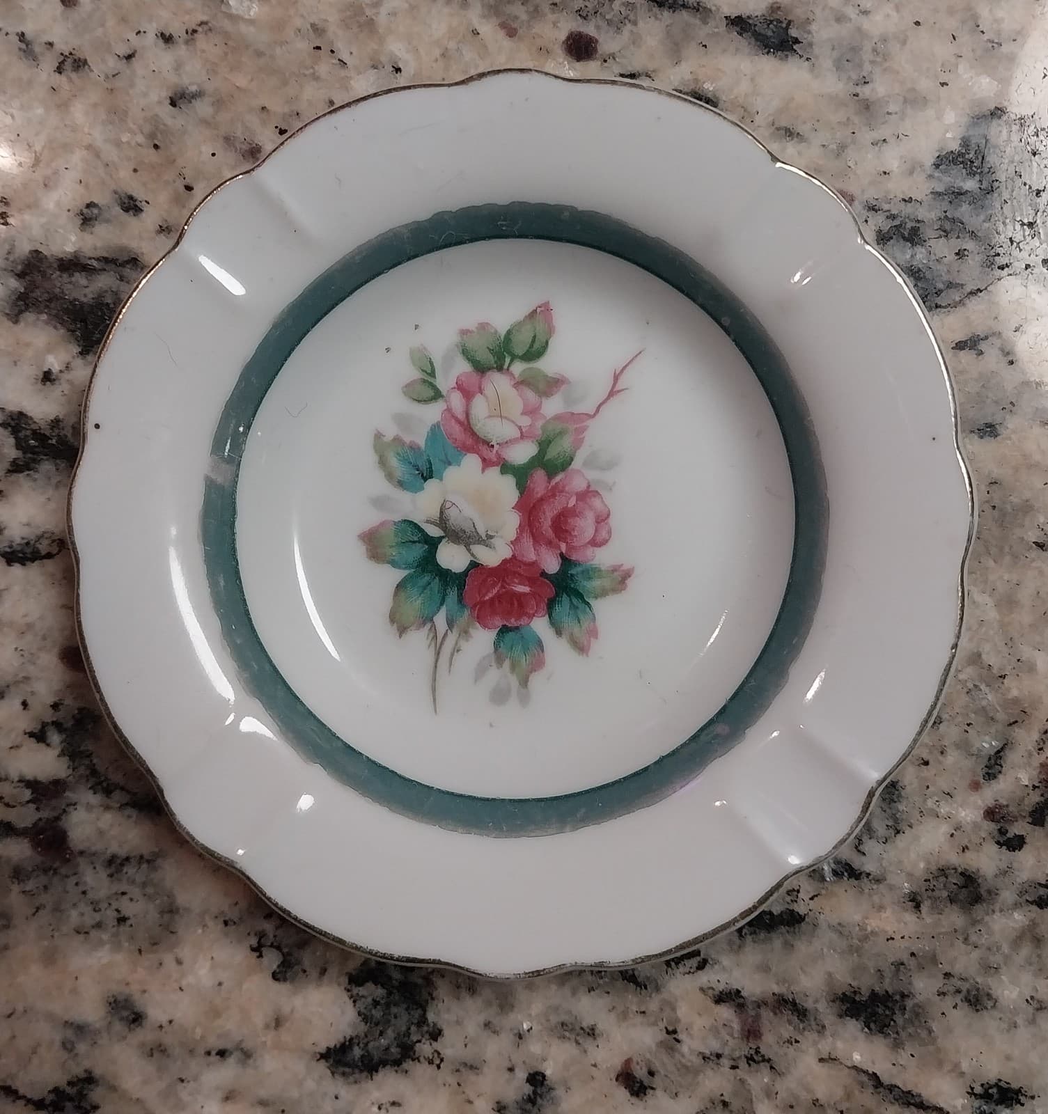 Vintage Japan, From The 1970s. Small Plate Measures About 4.5" Diameter. - Image 1