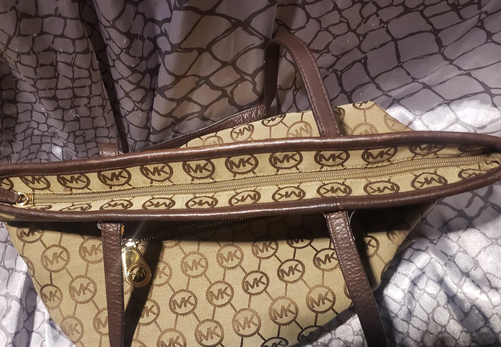 Michael Kors Handbag. Monogrammed Purse. Previously loved - Thumbnail 7