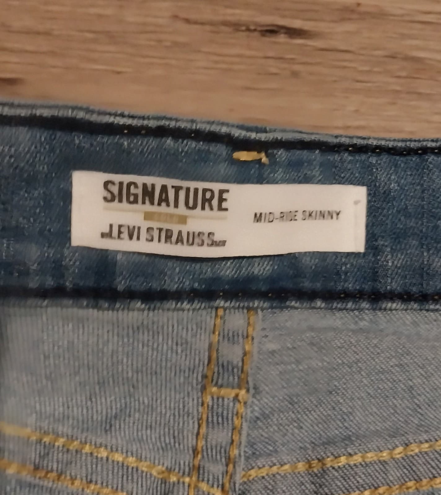 Levis Women Jeans Mid-Rise Skinny Blue Denim. Size 10M - Thumbnail 2