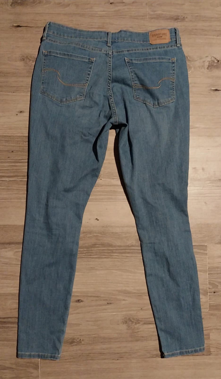 Levis Women Jeans Mid-Rise Skinny Blue Denim. Size 10M - Thumbnail 3