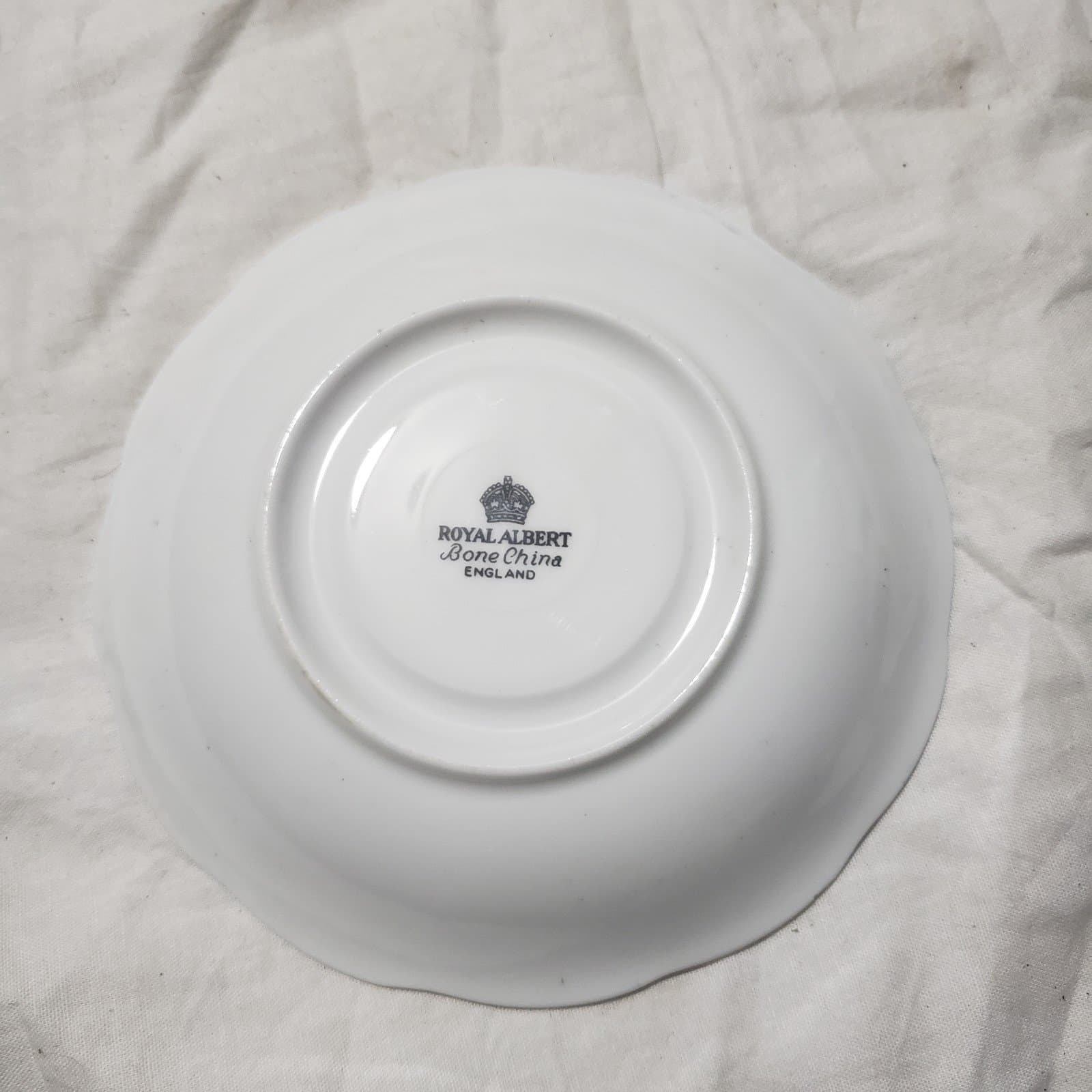 Vintage Royal Albert Bone China Saucer Blue and Gold with Flower Pattern - Thumbnail 2