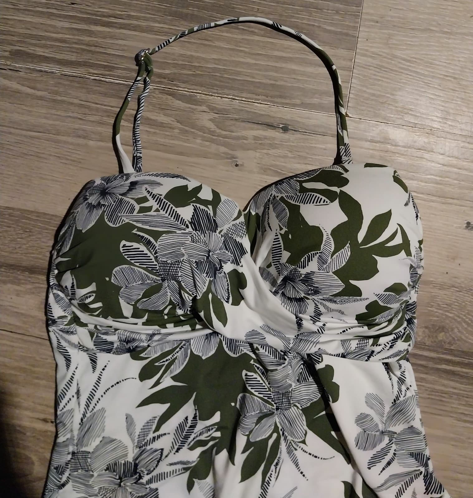 Liz Claiborne. A one-piece green swimsuit - Thumbnail 2