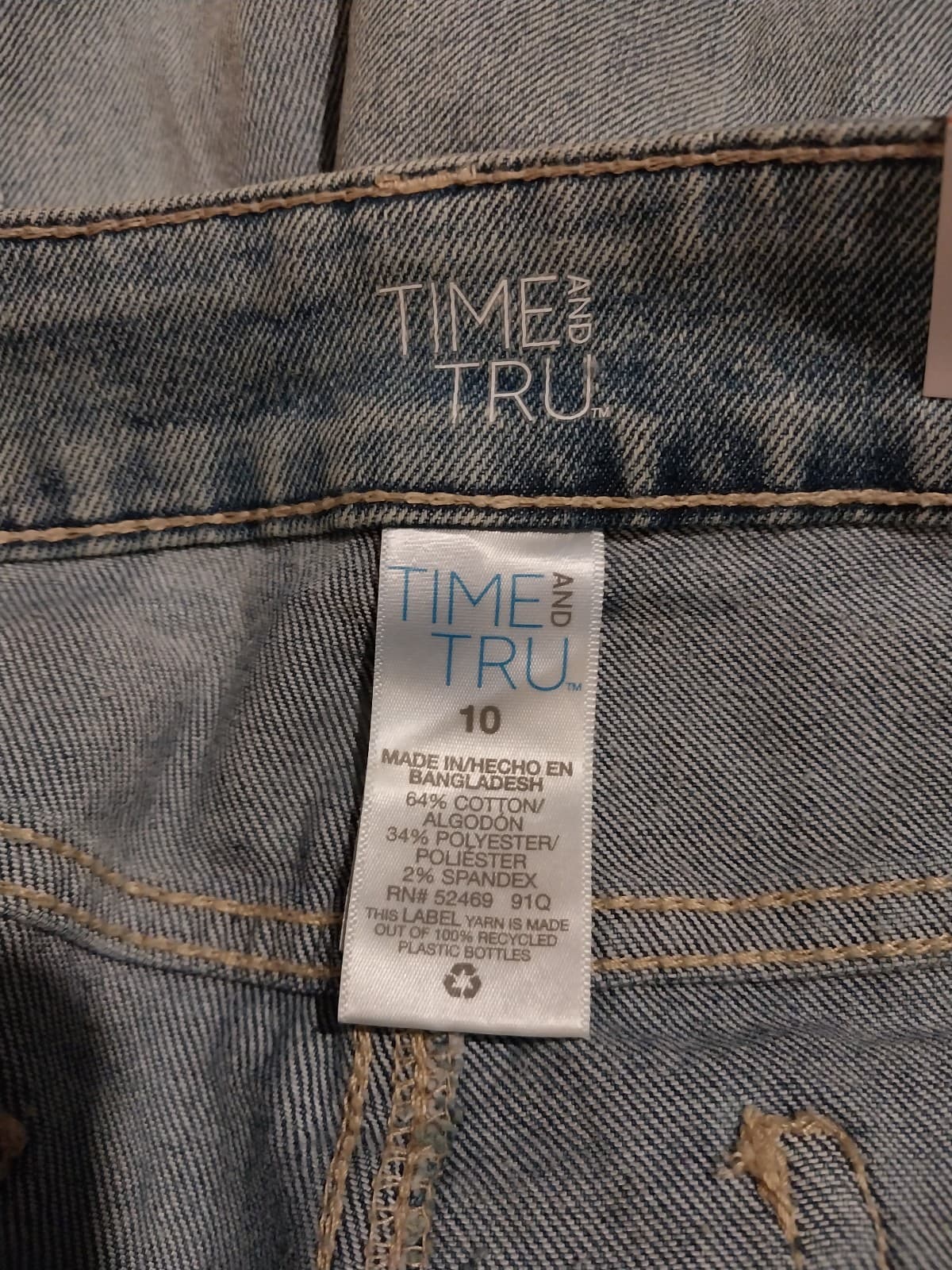 Time and Tru, New Women's Size 10 Denim Bermuda Shorts Light Wash. - Thumbnail 3