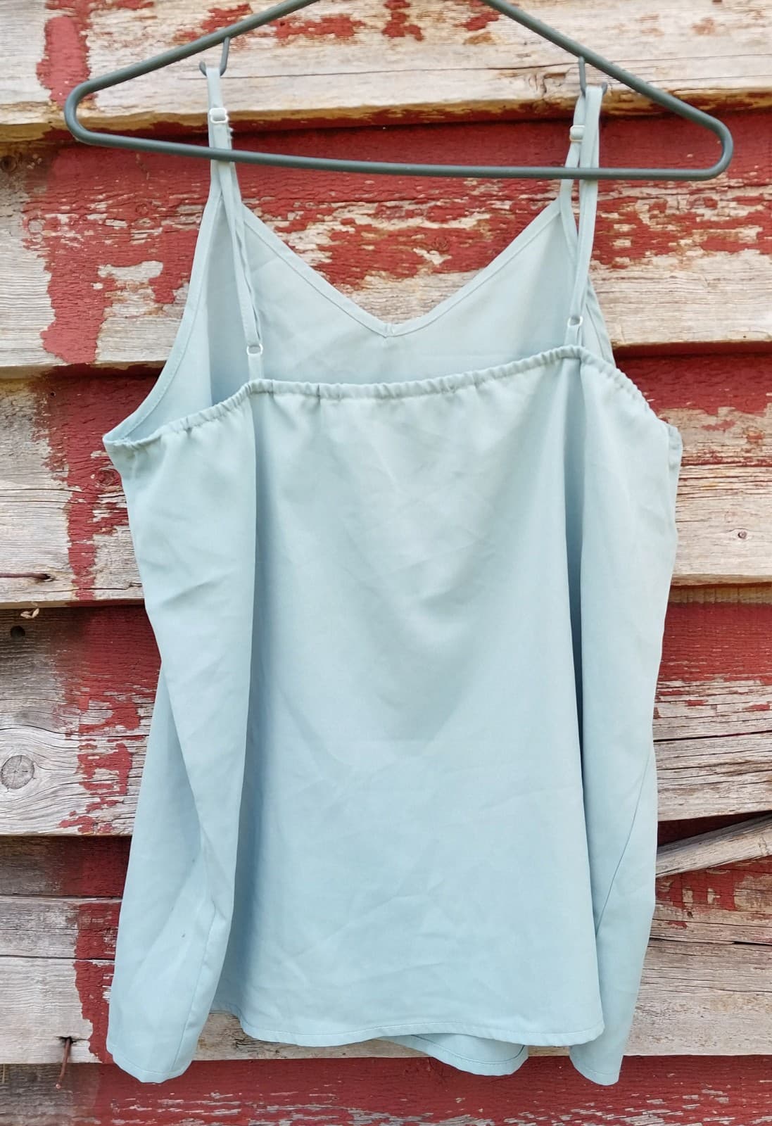 V Neck Tank Top With Adjustable Straps. Size Medium - Thumbnail 2