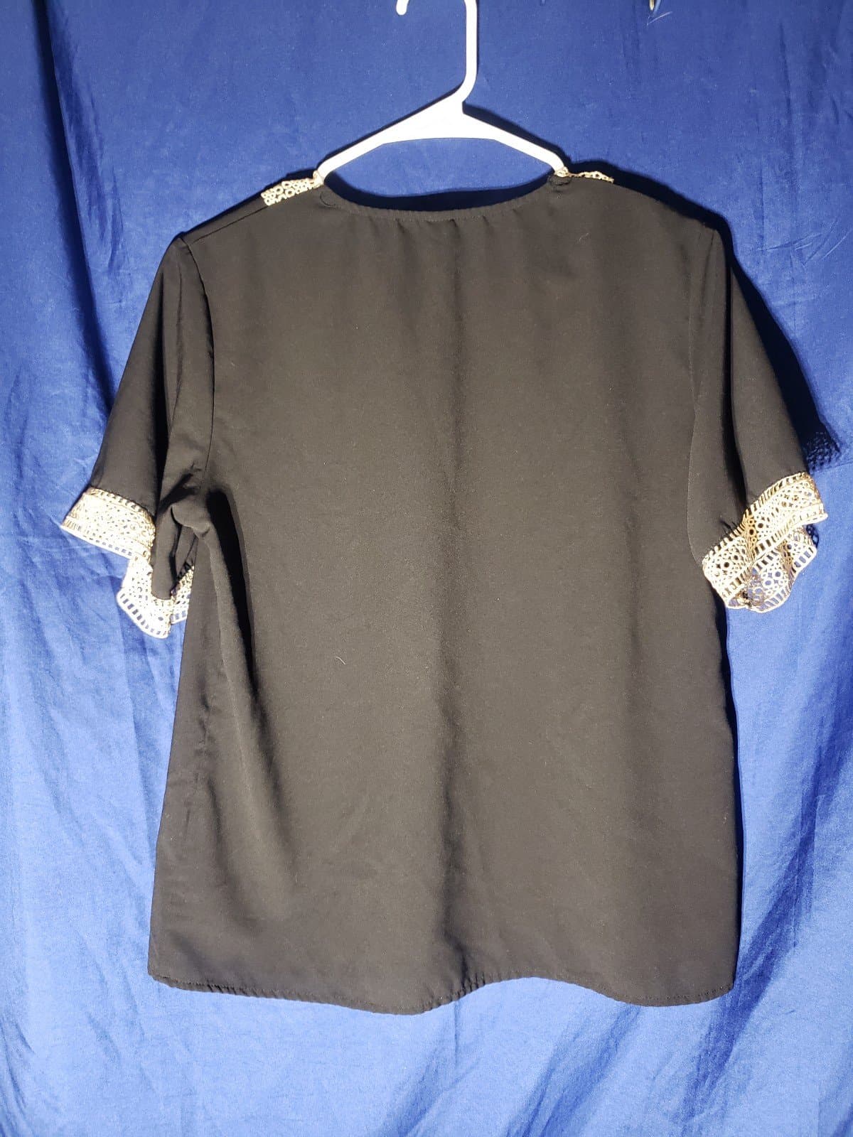 Shein Curve Women’s Top Size Medium Black and Gold New - Thumbnail 2