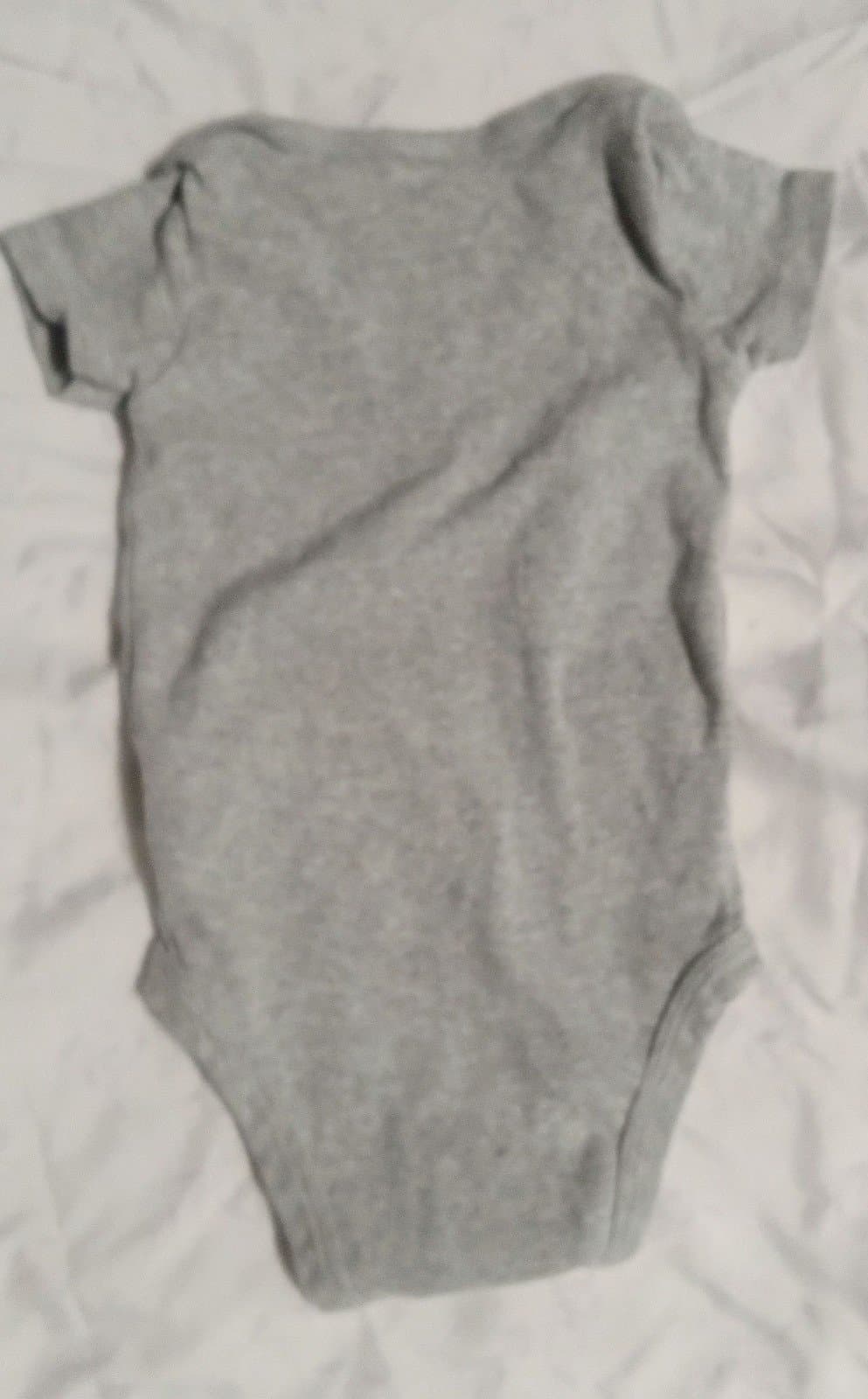 Carter's grey Onesie. 6 Months - Thumbnail 3