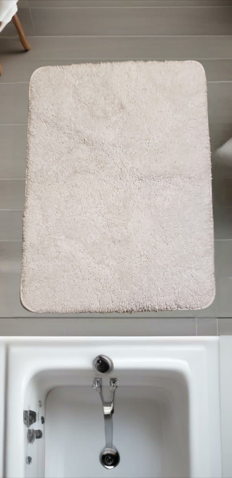 White Bathroom Mat. 17" x 24" - Image 1