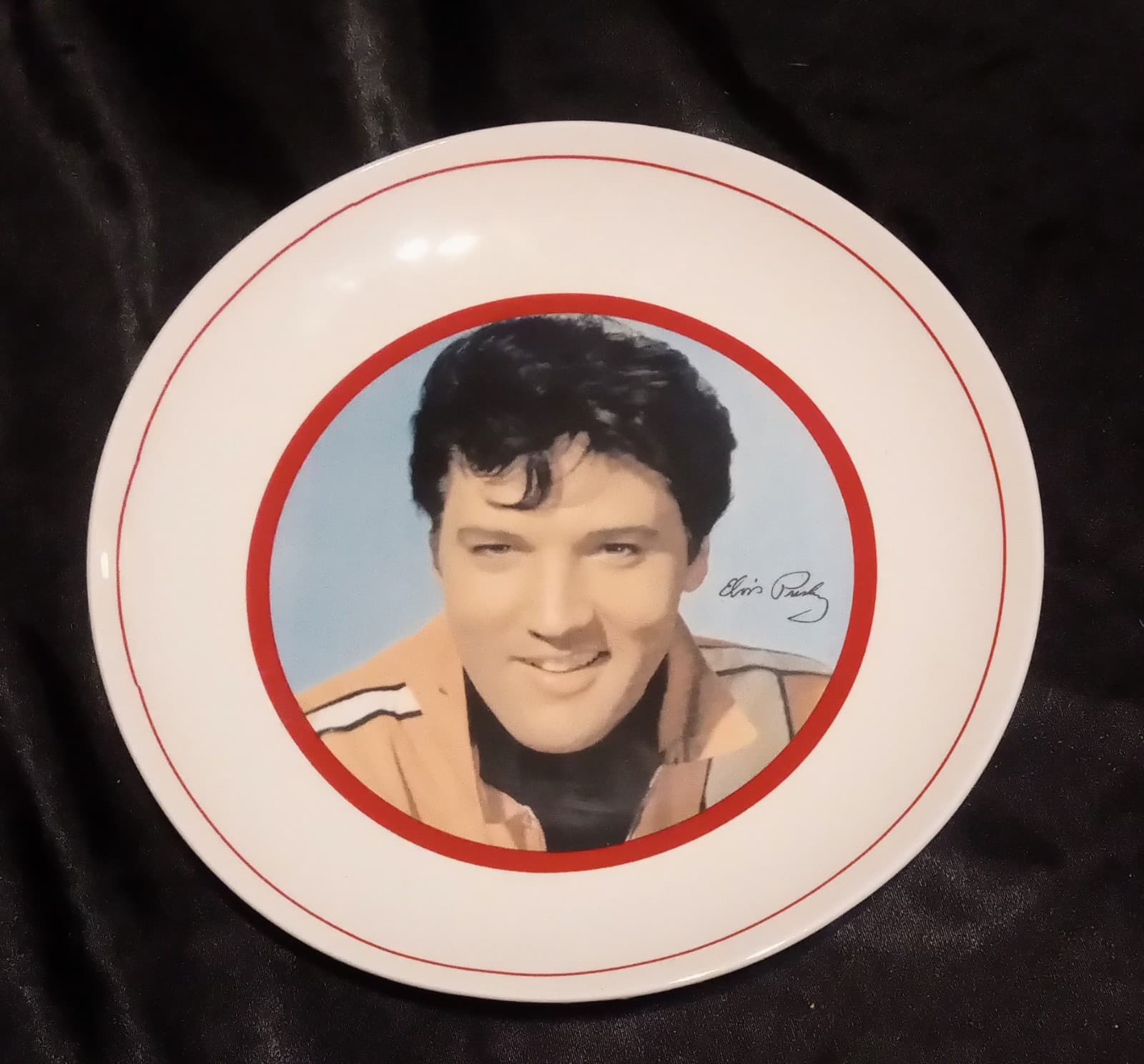 ELVIS PRESLEY 8 inch Collectors Plate - Image 1