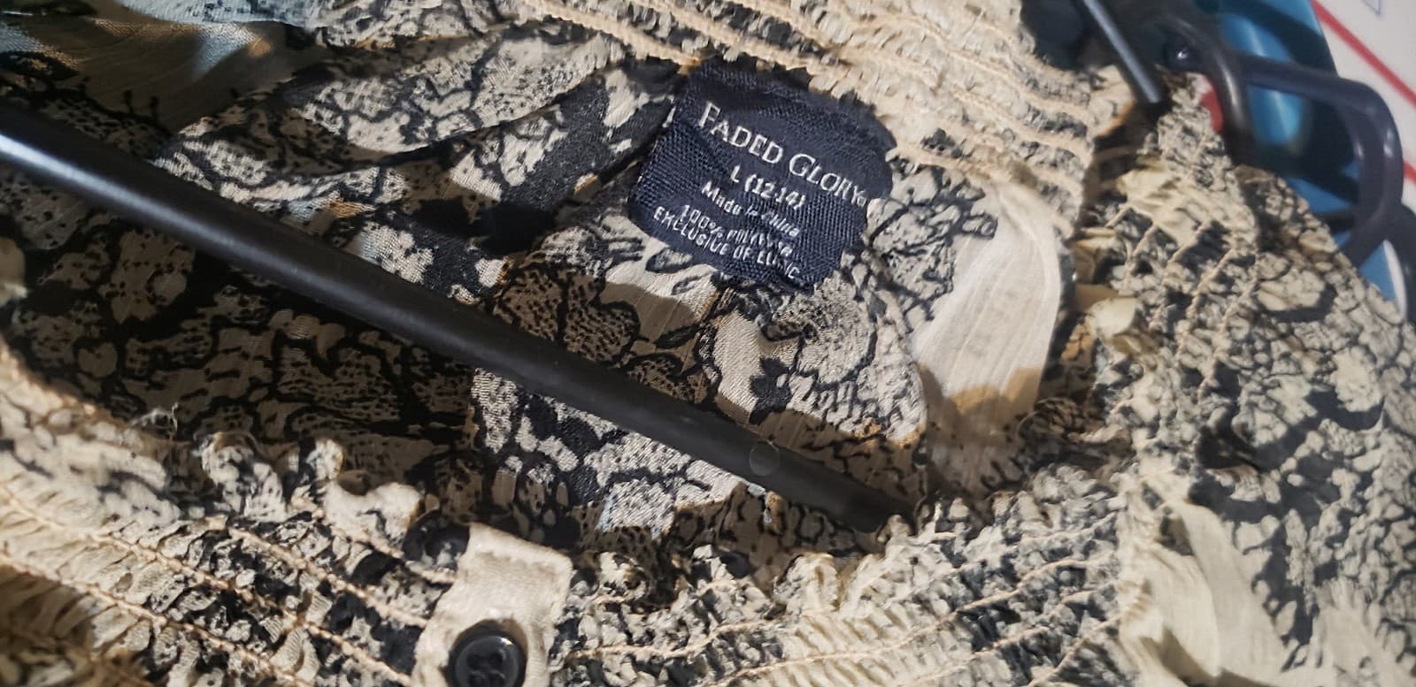 Faded Glory sheer top size Large - Thumbnail 3