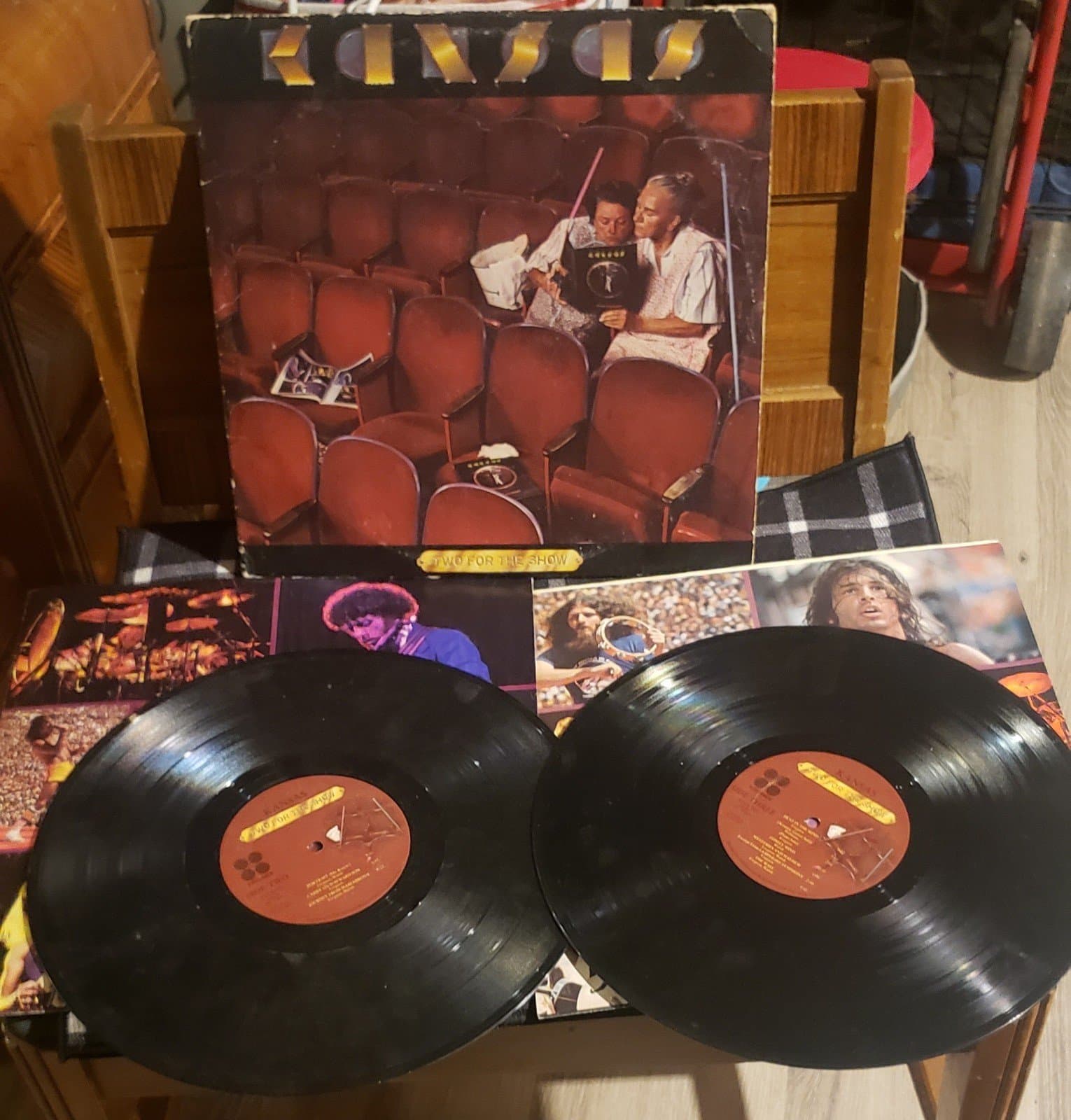 Kansas (2) – Two For The Show - Image 1