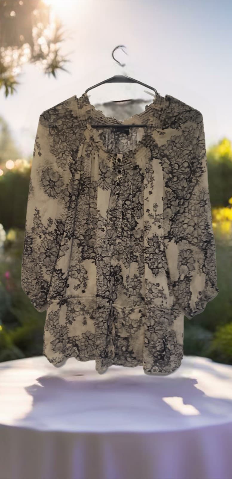 Faded Glory sheer top size Large - Image 1