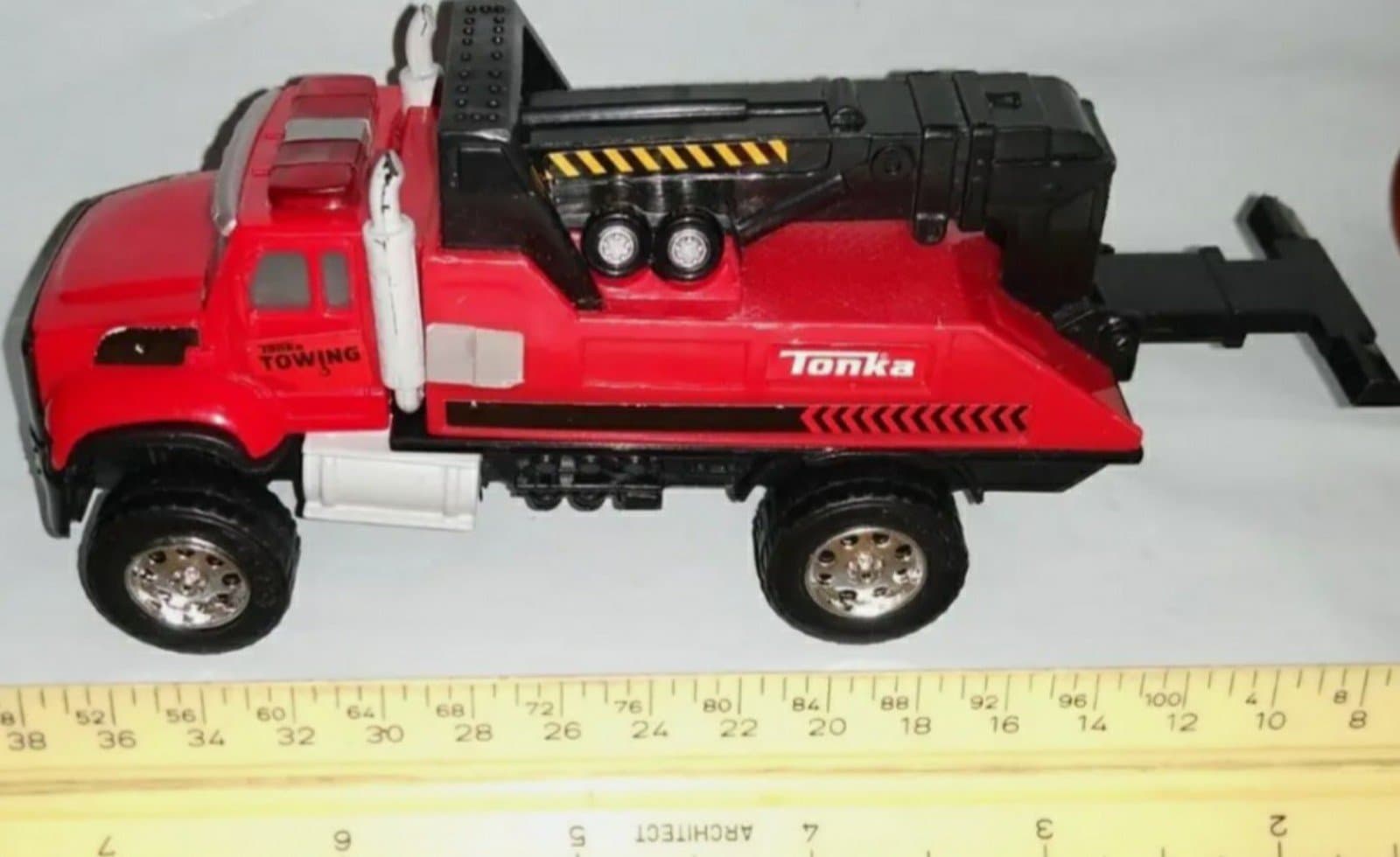 Tonka Towing 2016 Hasbro Funrise Tow Truck with black Boom. - Thumbnail 2