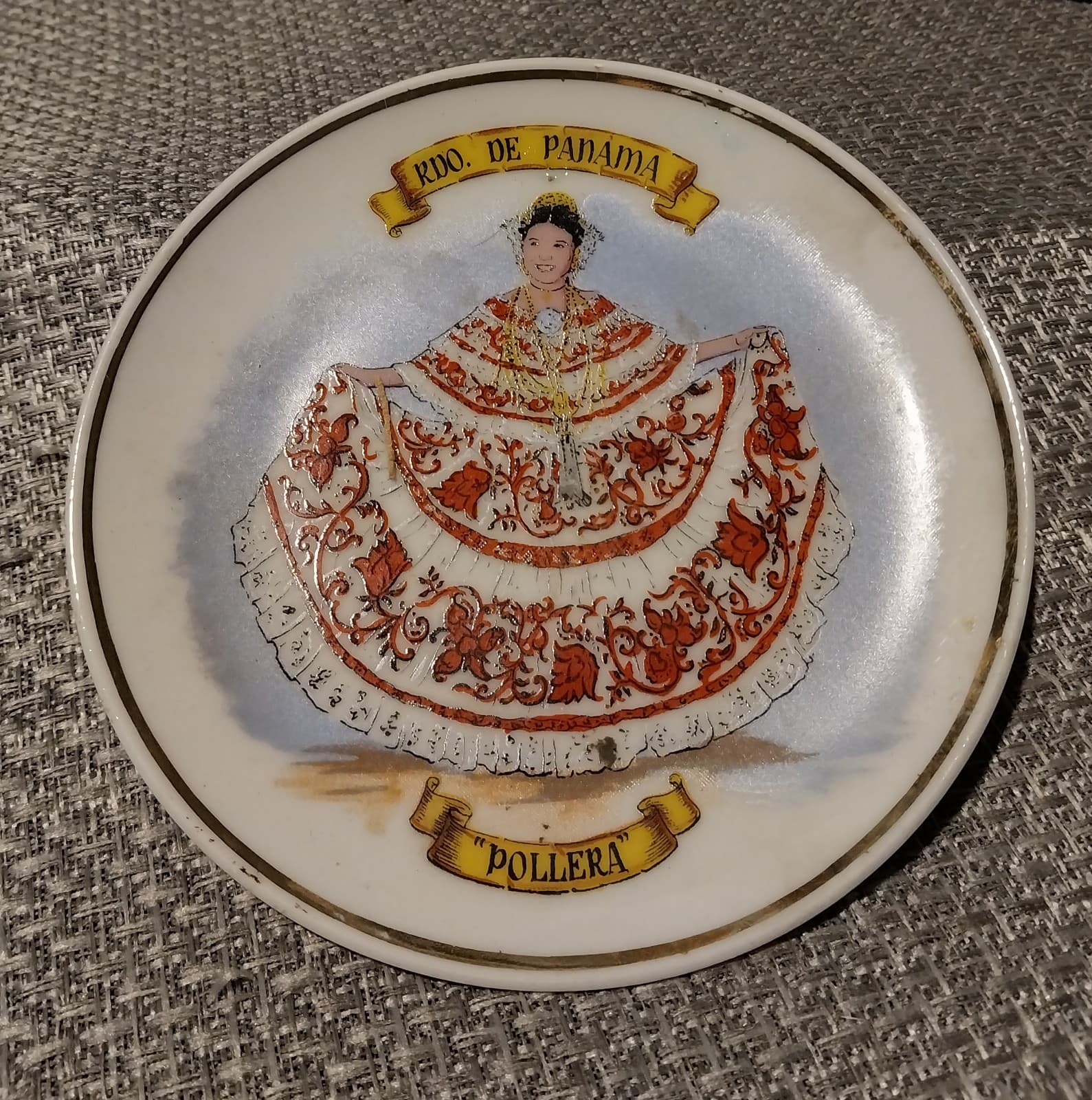 Plate depicts "Pollera,"which is the traditional dress of Panamanian women. 4.5" - Image 1