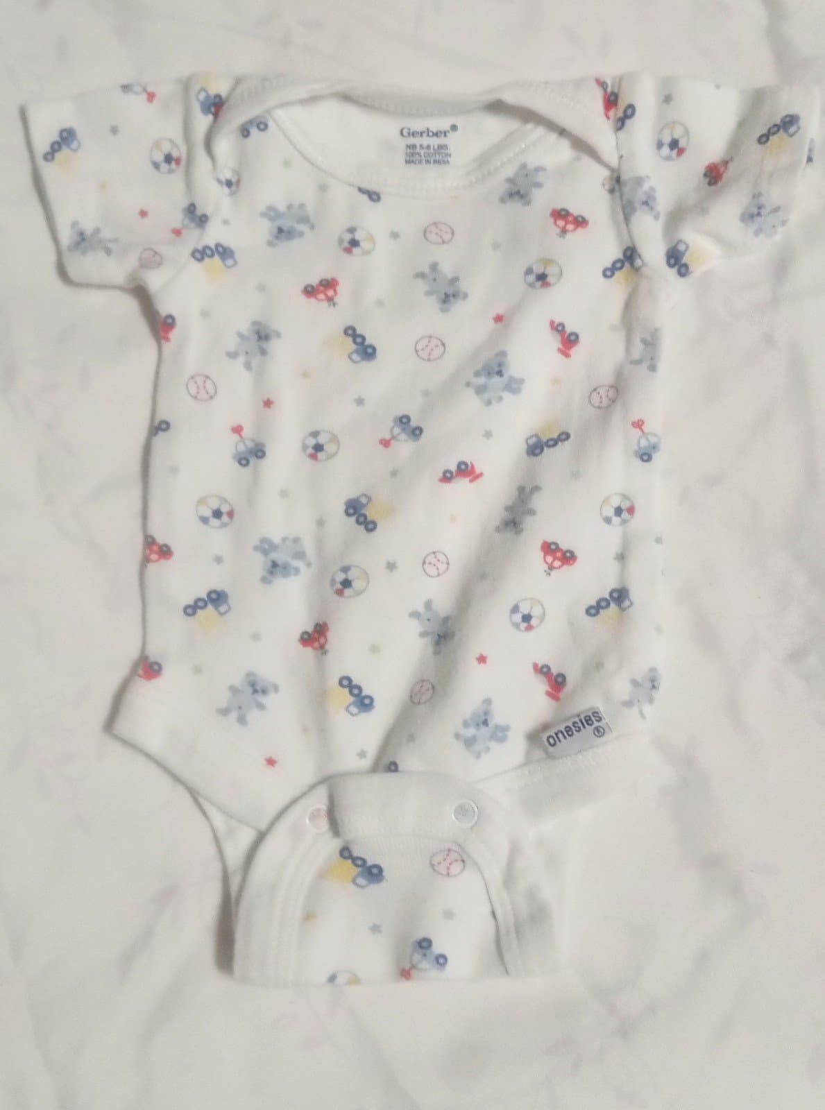 Gerber boy or girl onesie for newborn - Image 1