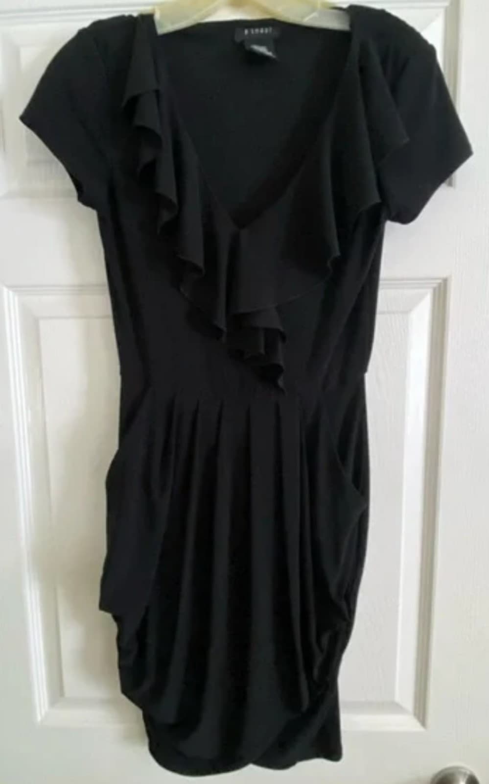 B. Smart Black Dress with Ruffles and Pockets - Thumbnail 7
