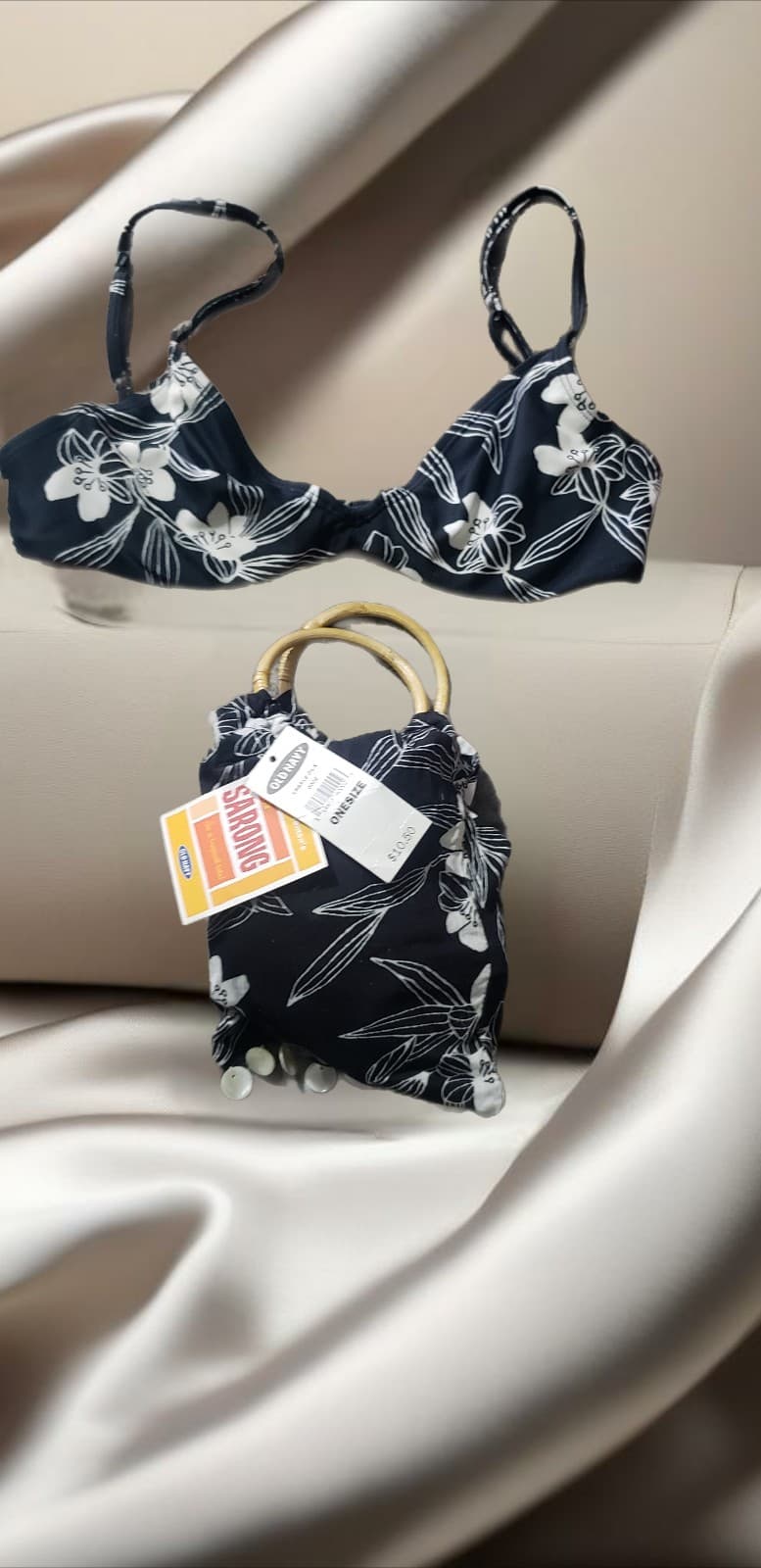 Old Navy swim top and sarong in little tote bag - Thumbnail 3