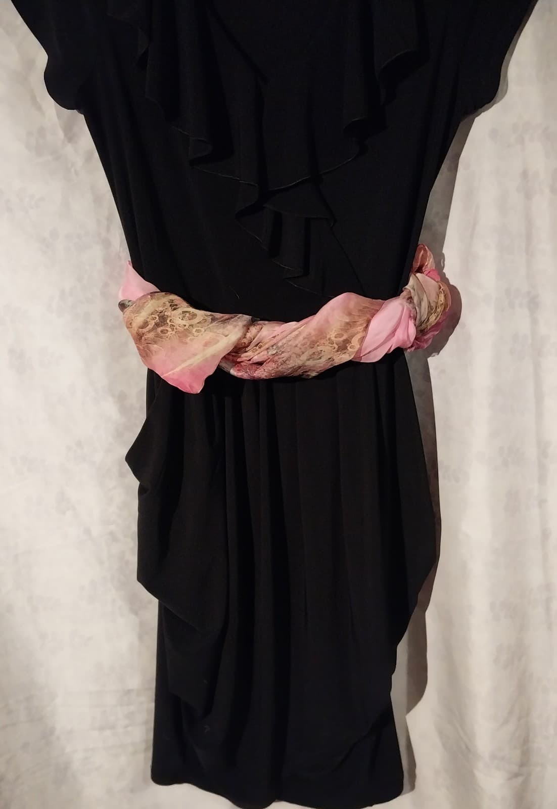 B. Smart Black Dress with Ruffles and Pockets - Thumbnail 2