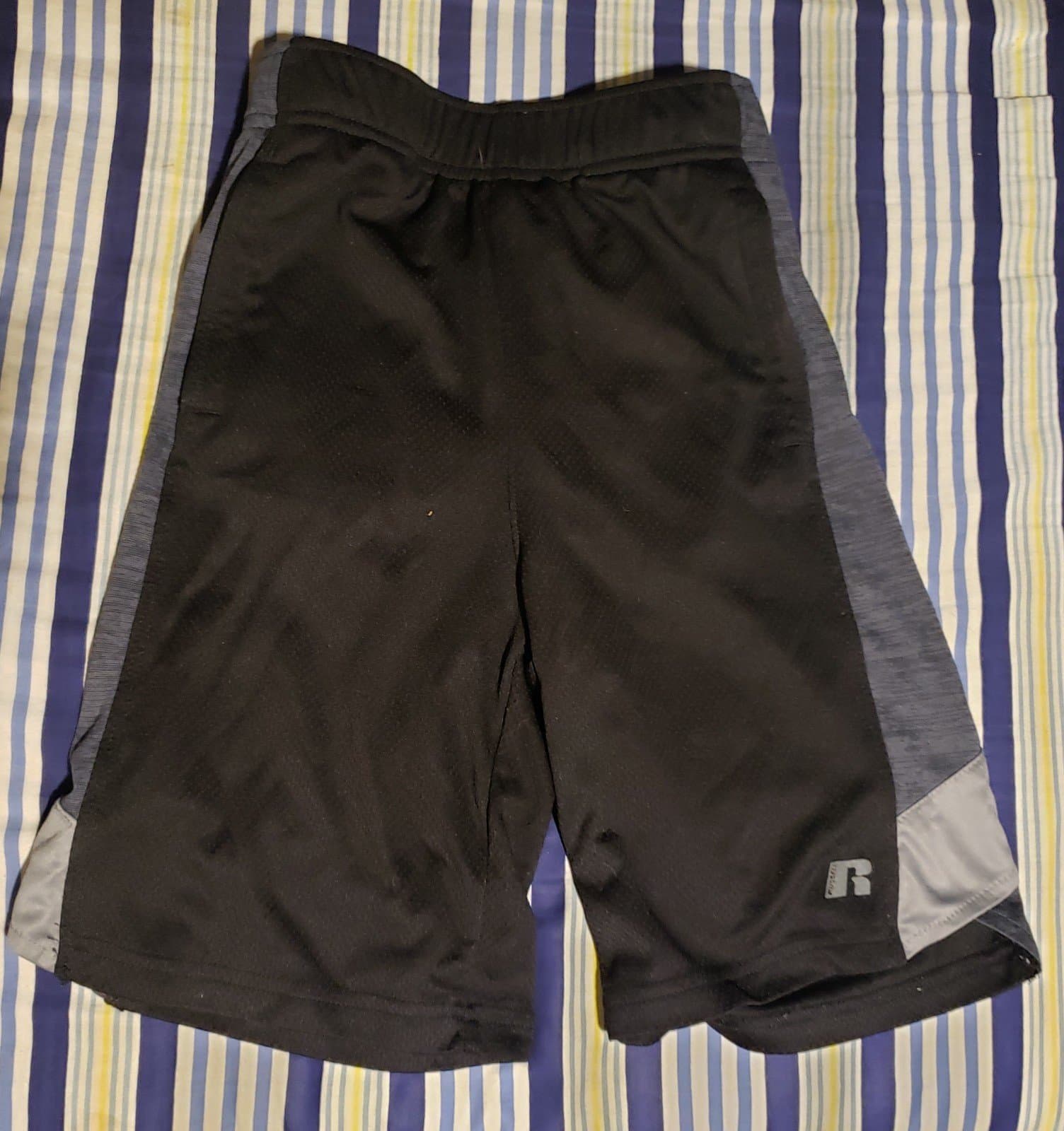 Russell Boys' Training Shorts. Size 6/7 - Image 1
